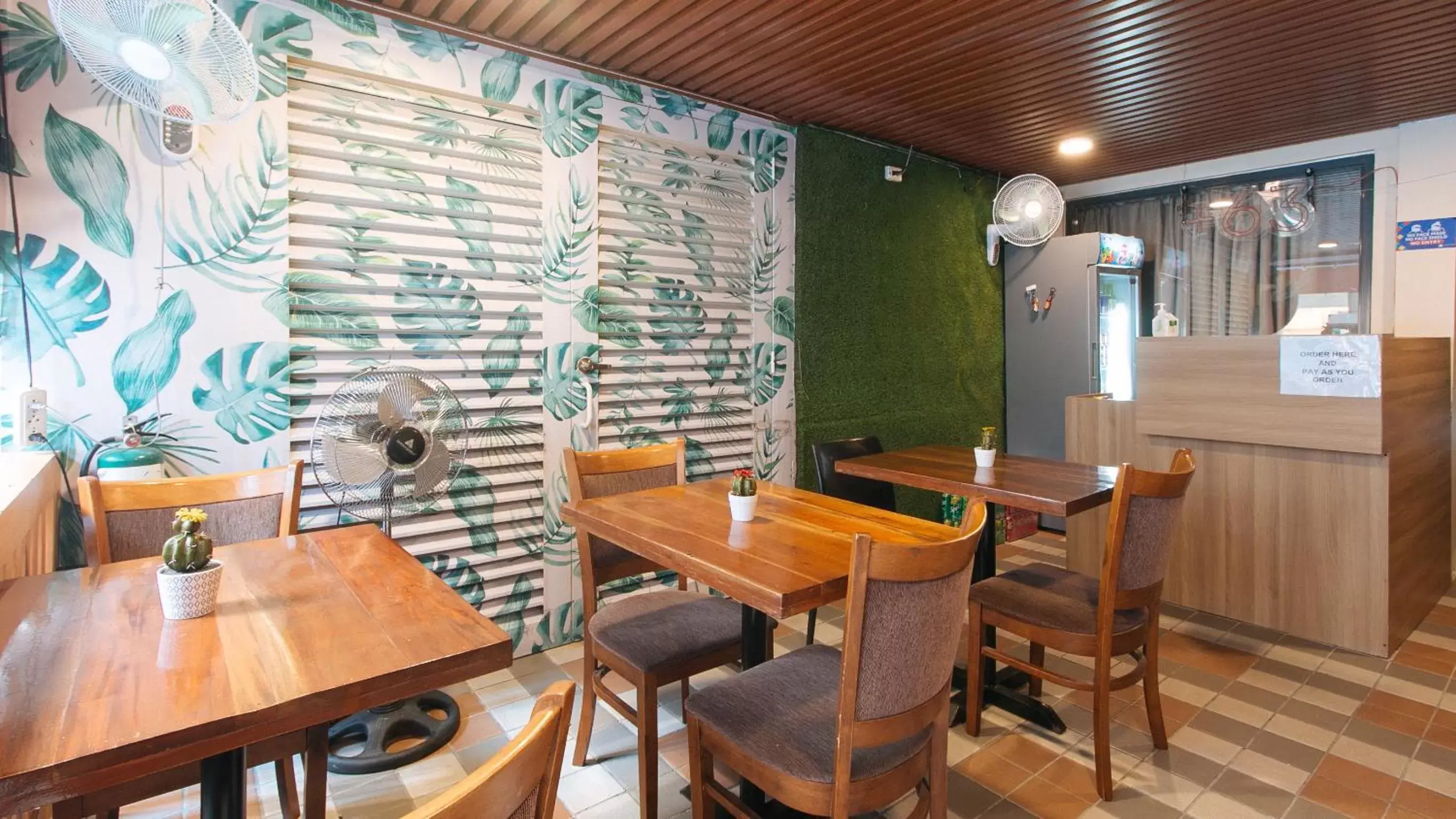 Restaurant/places to eat in RedDoorz Plus at La Belle Residences Makati City Restaurant/places to eat in RedDoorz Plus at La Belle Residences Makati City