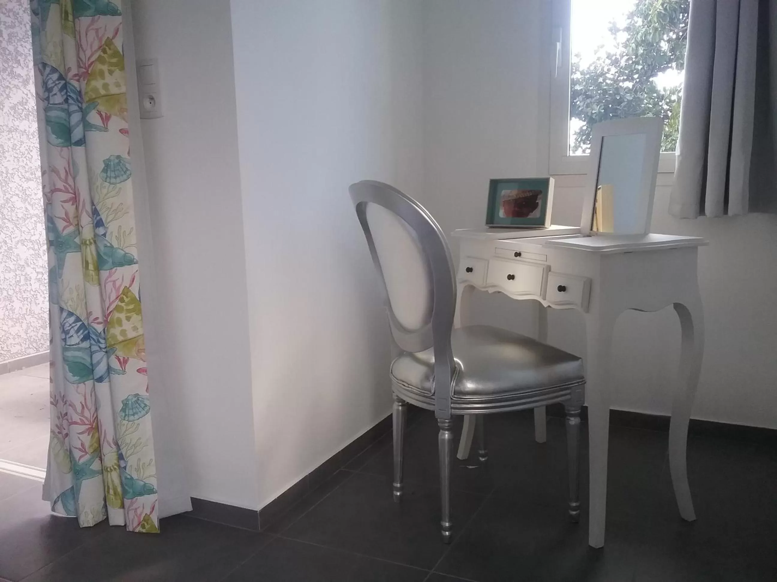 Decorative detail in Les Canneliers