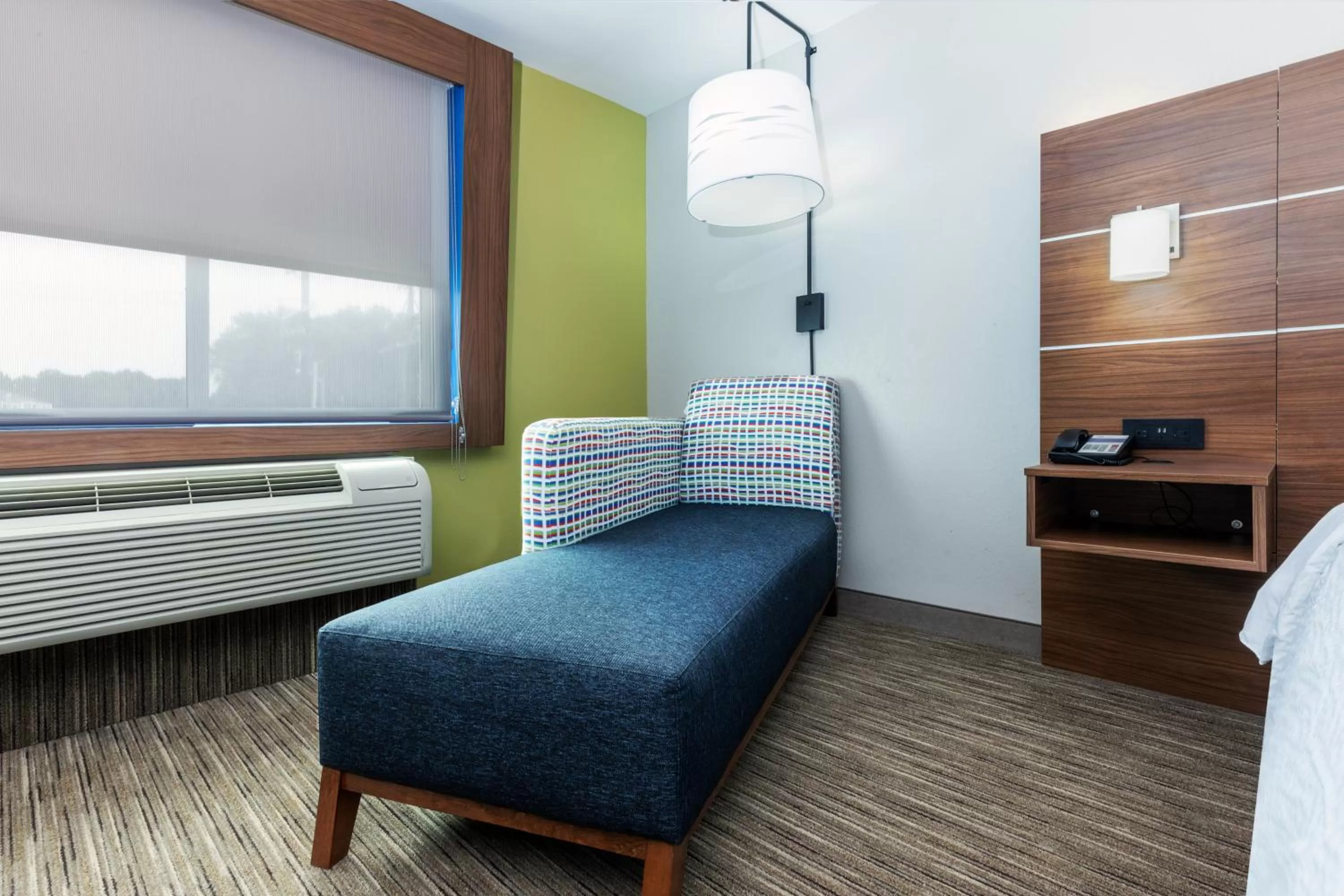 Guests, Bed in Holiday Inn Express & Suites Lafayette South by IHG