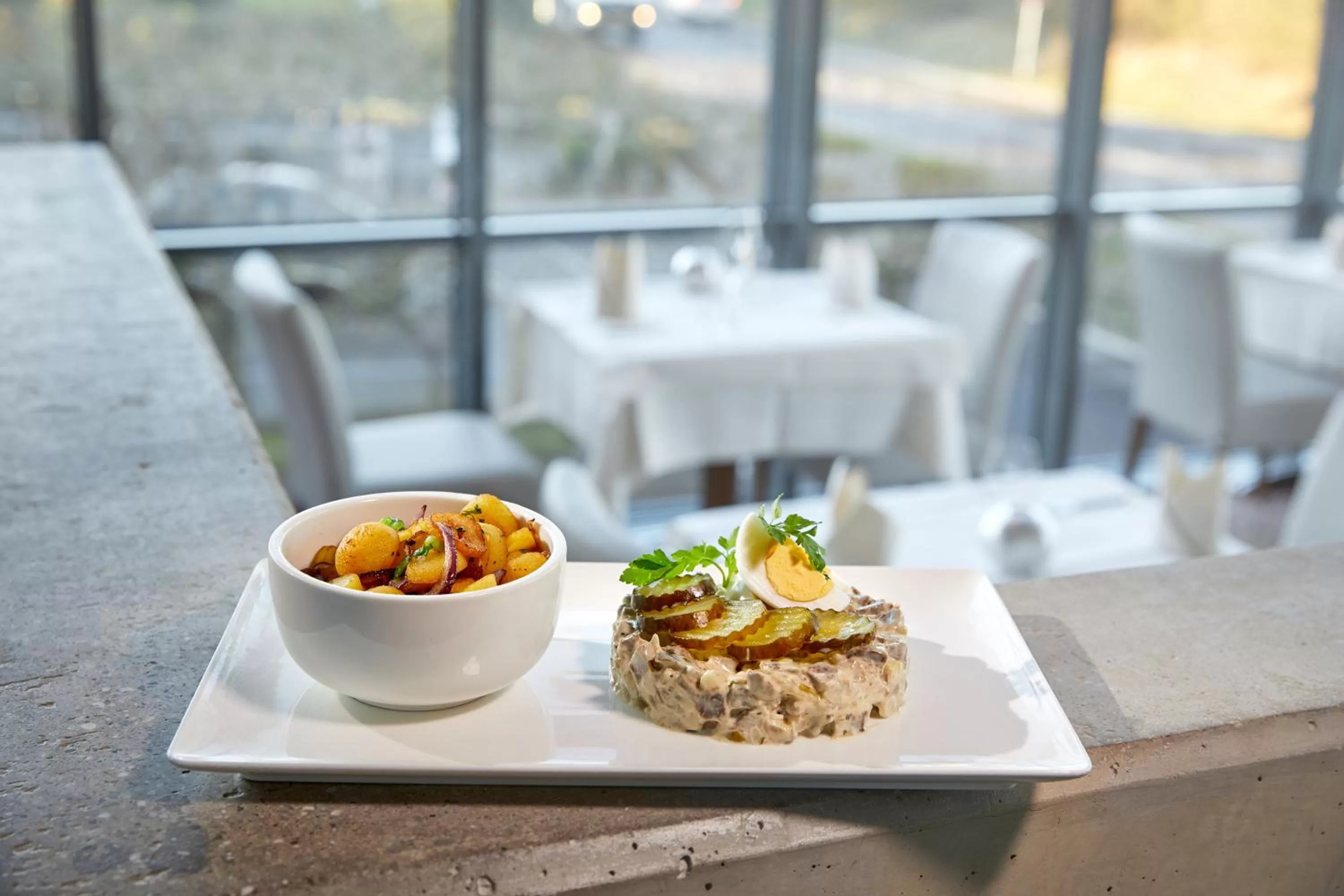 Food and drinks in Hotel Simon's Plaza