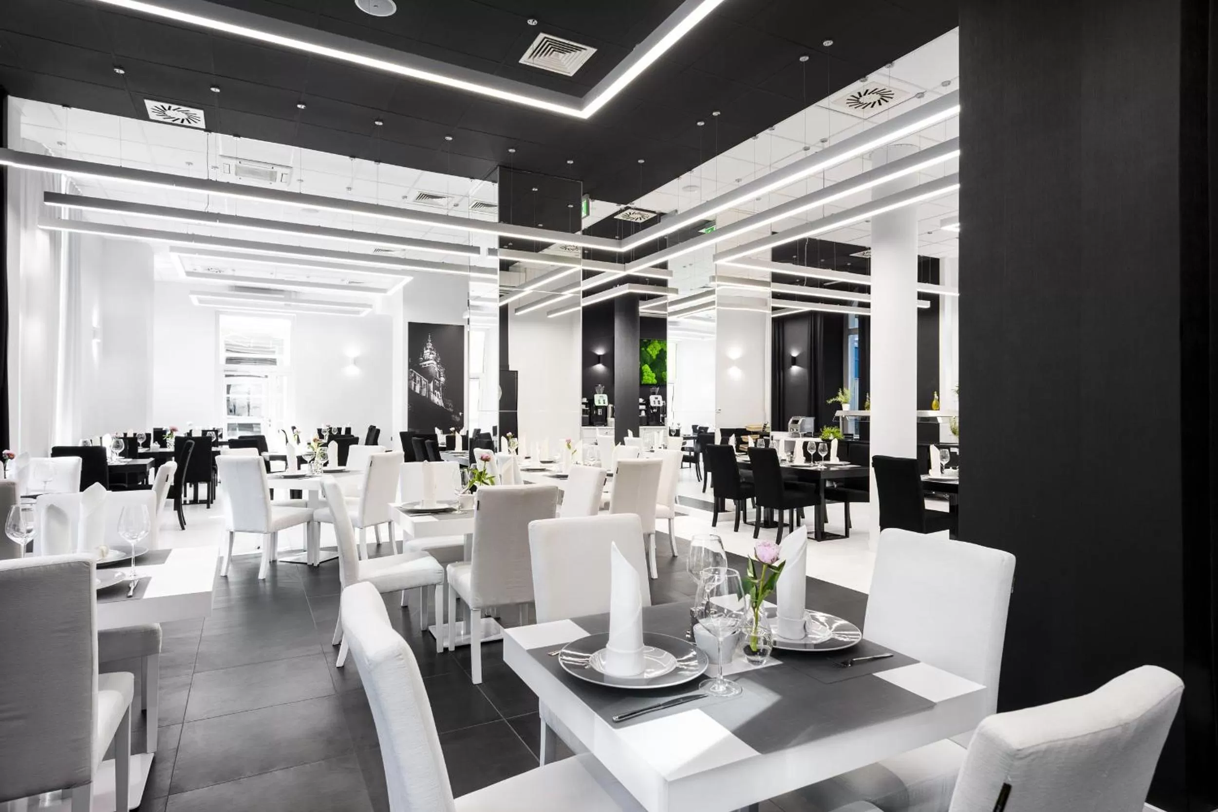 Restaurant/places to eat in Best Western Plus Krakow Old Town