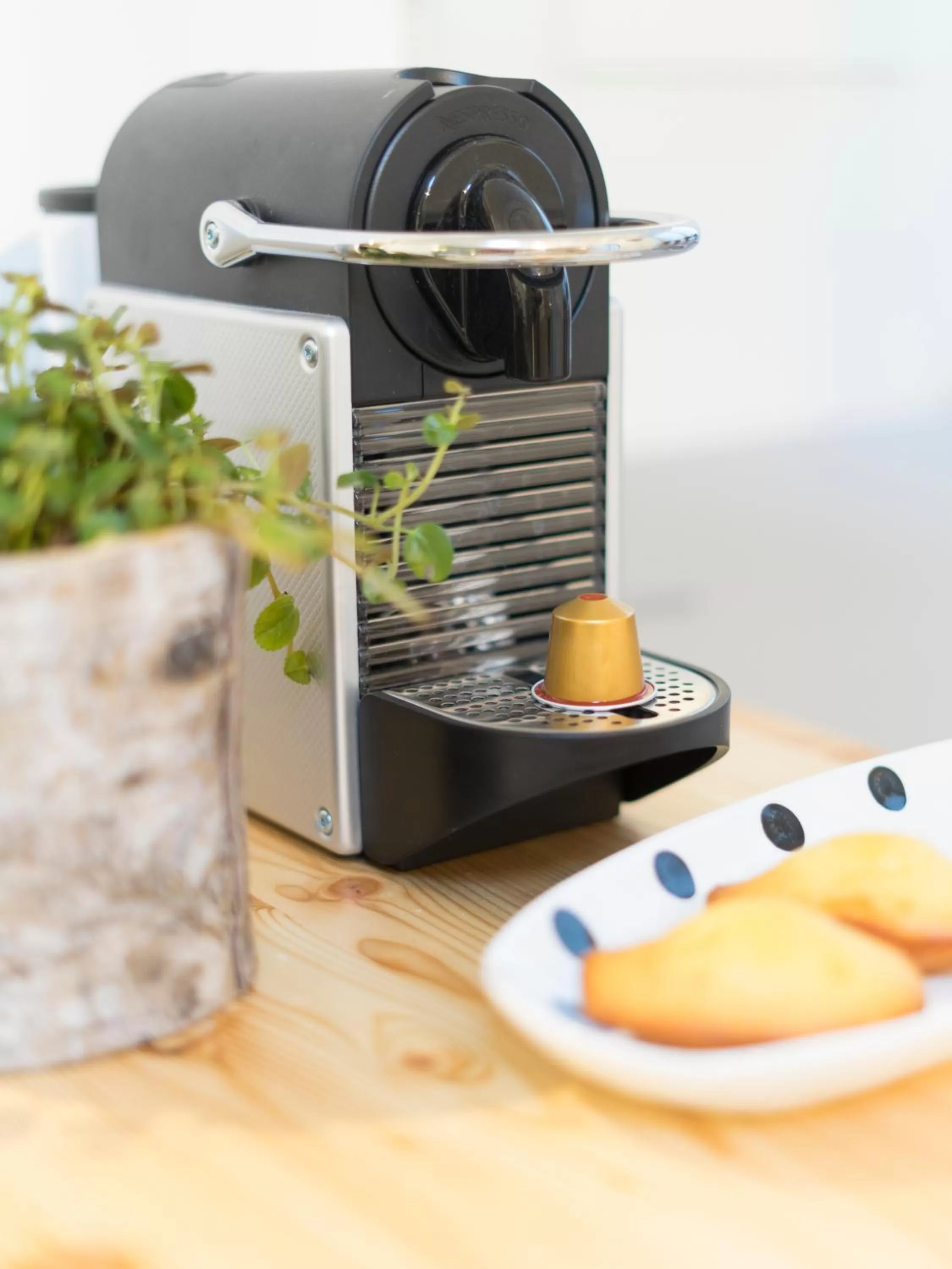 Coffee/tea facilities in MiHotel Comte