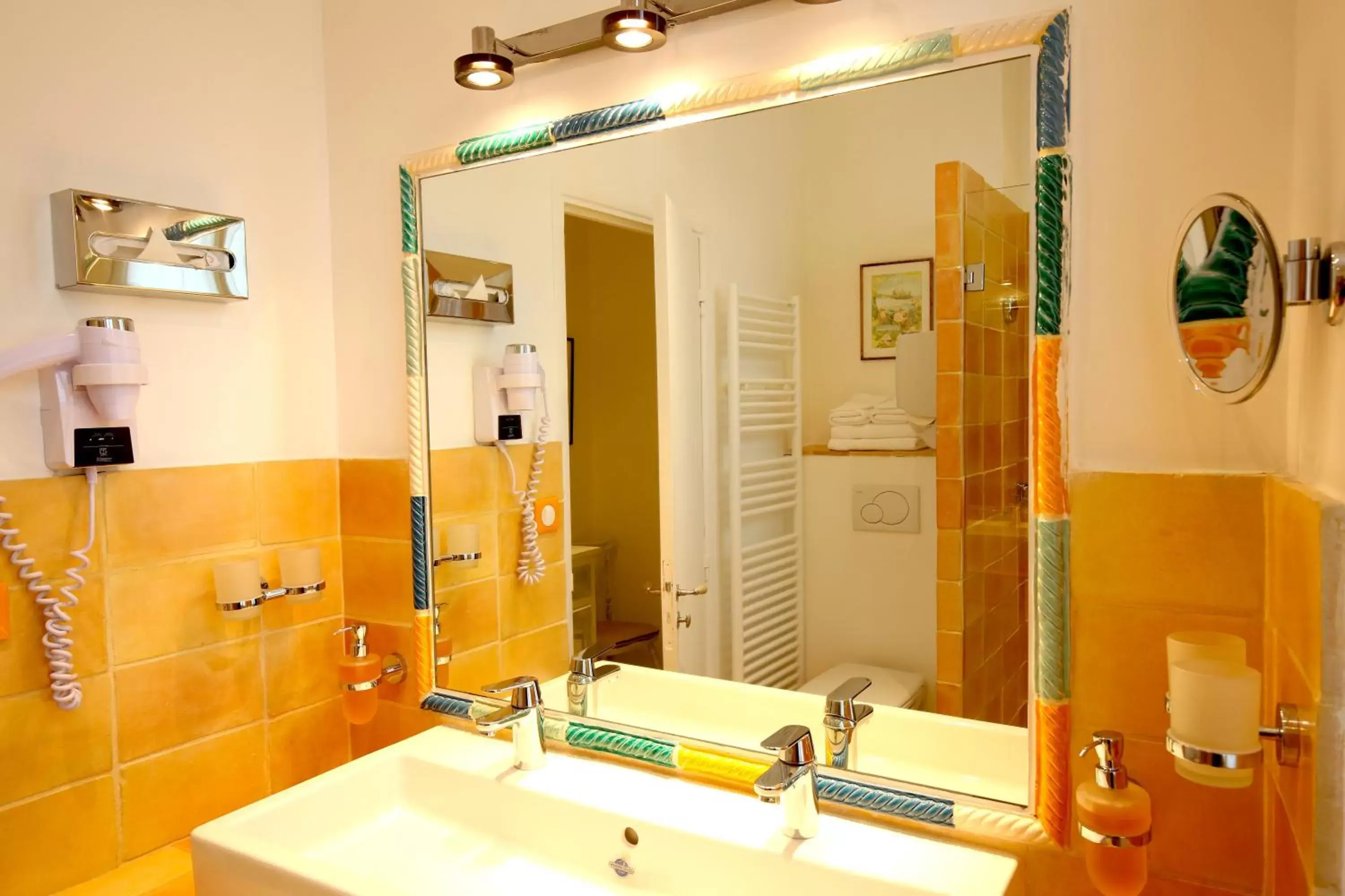 Bathroom in Hotel Royal Bon Repos