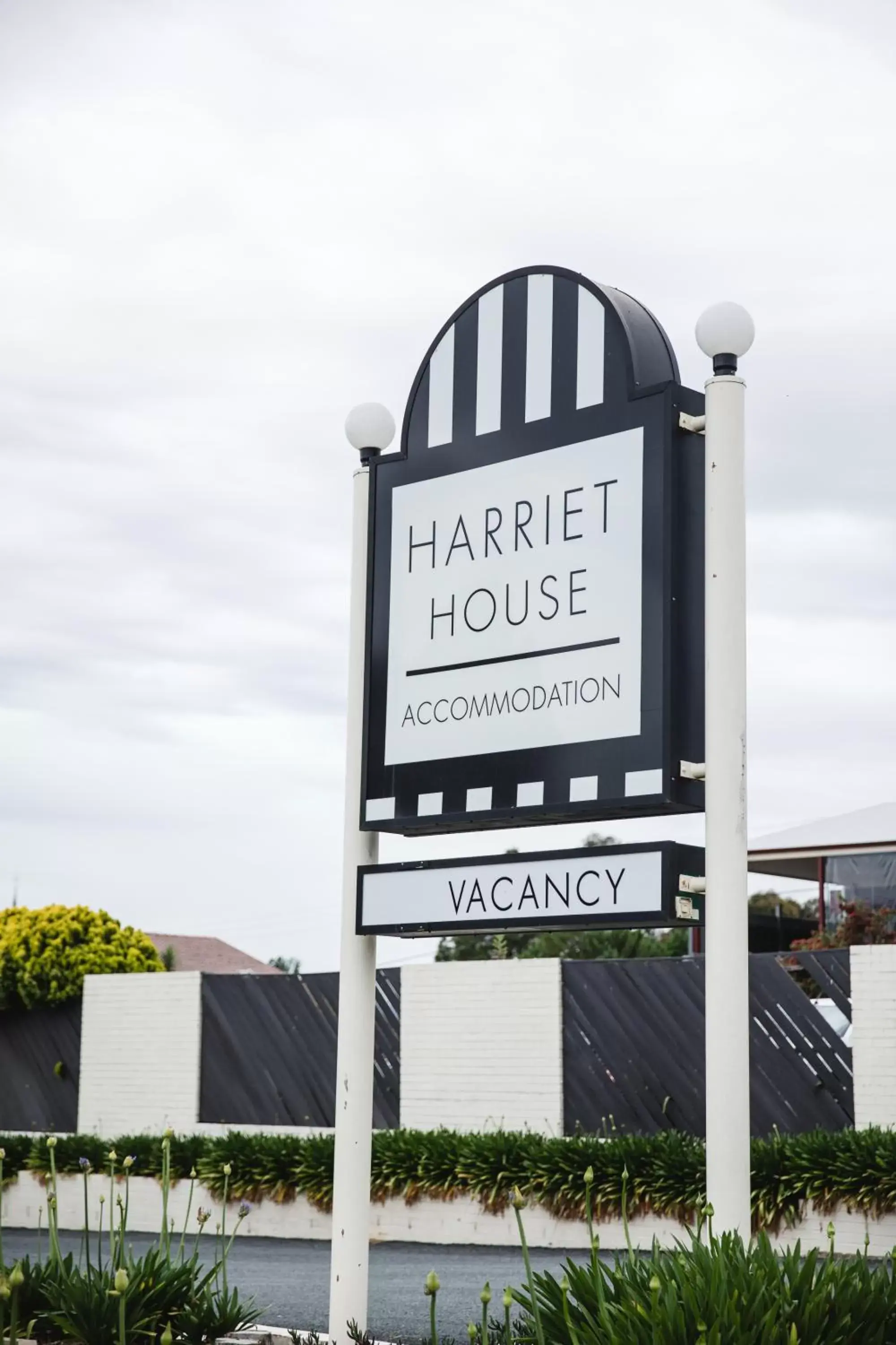 Property Logo/Sign in Harriet House Tumut
