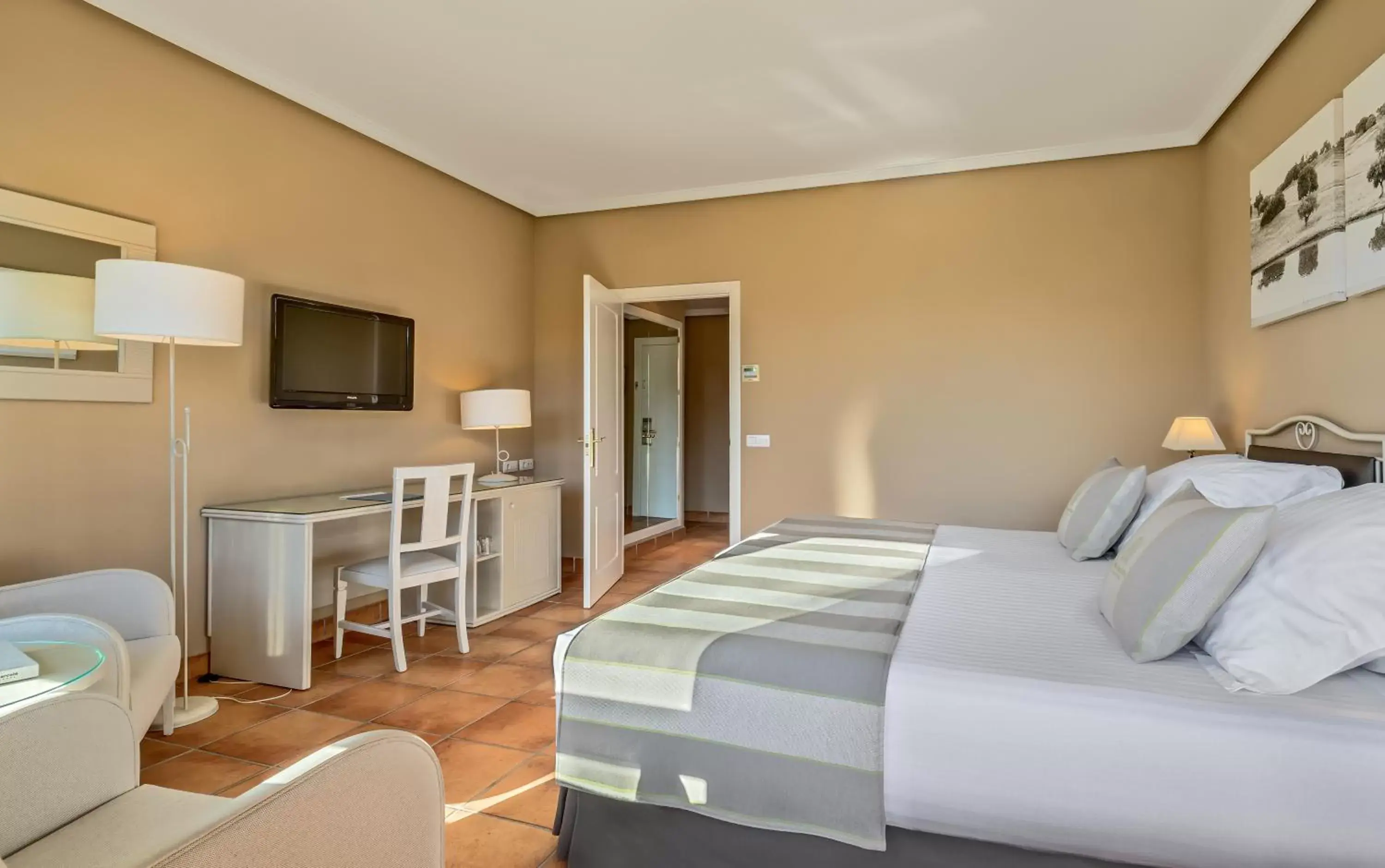 Photo of the whole room, Bed in Barceló Jerez Montecastillo & Convention Center