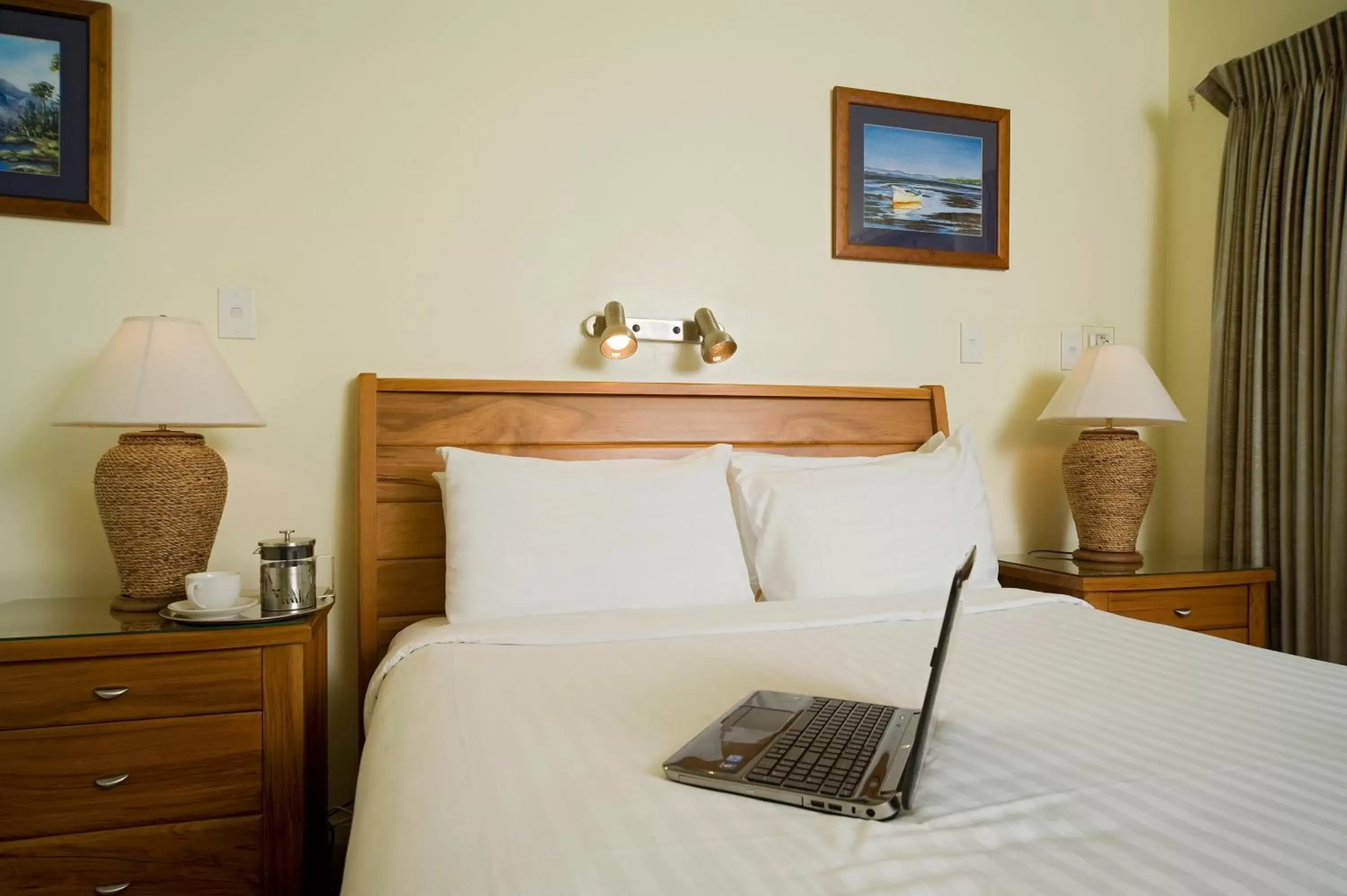 Decorative detail, Bed in Best Western Ellerslie International Hotel