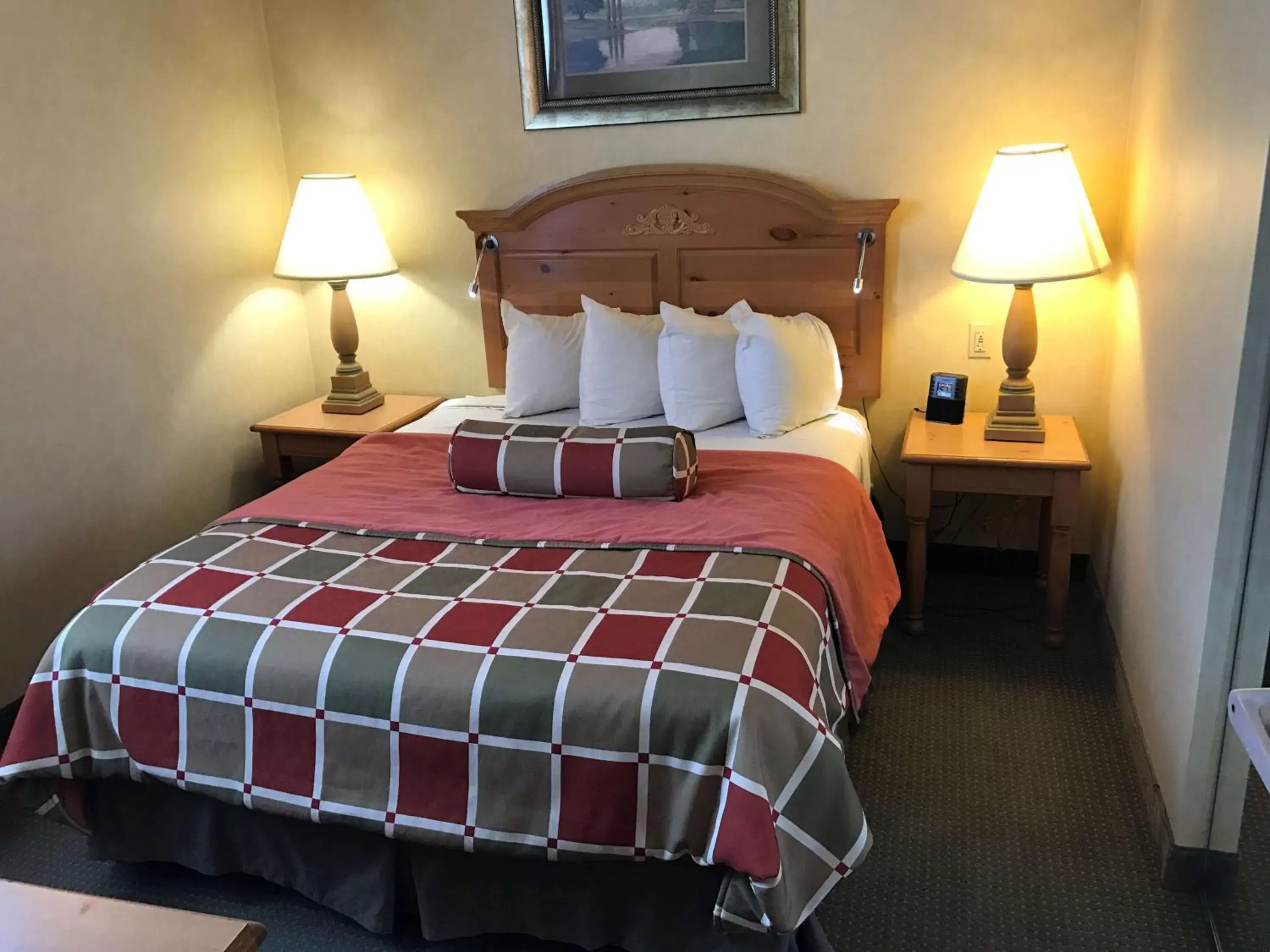 Bedroom, Bed in Best Western PLUS Revere Inn & Suites