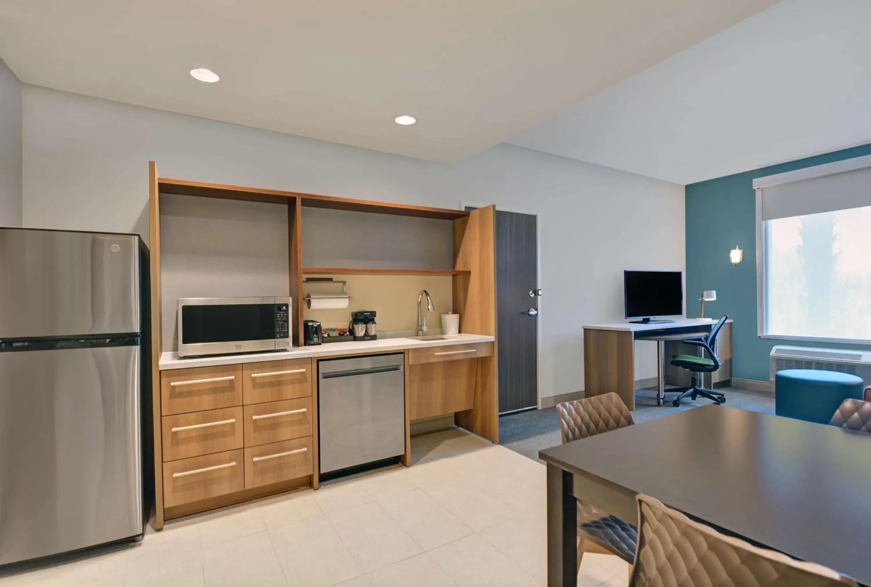 Kitchen or kitchenette, Kitchen/Kitchenette in Home2 Suites By Hilton Panama City Beach, Fl