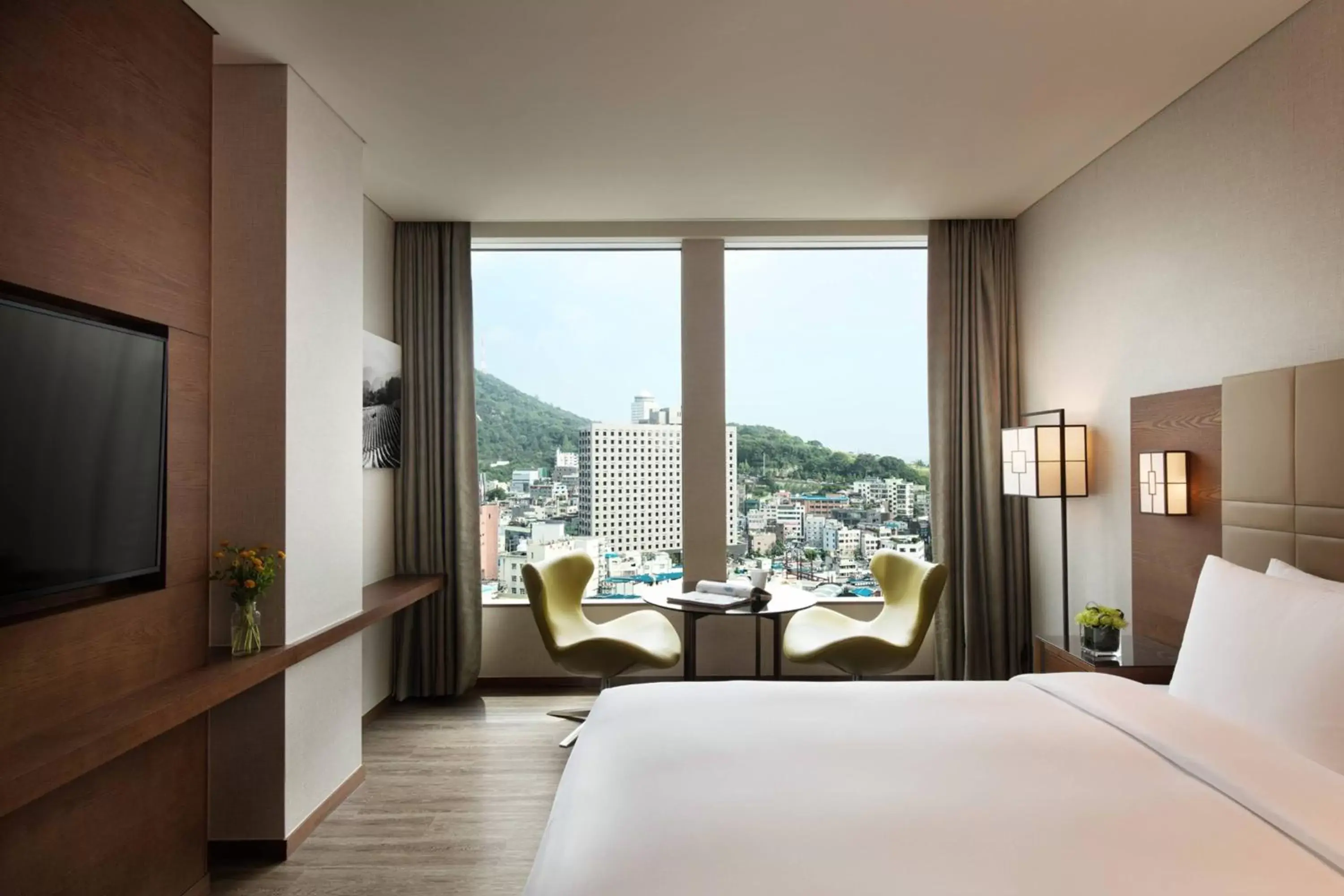 Photo of the whole room in Courtyard by Marriott Seoul Namdaemun