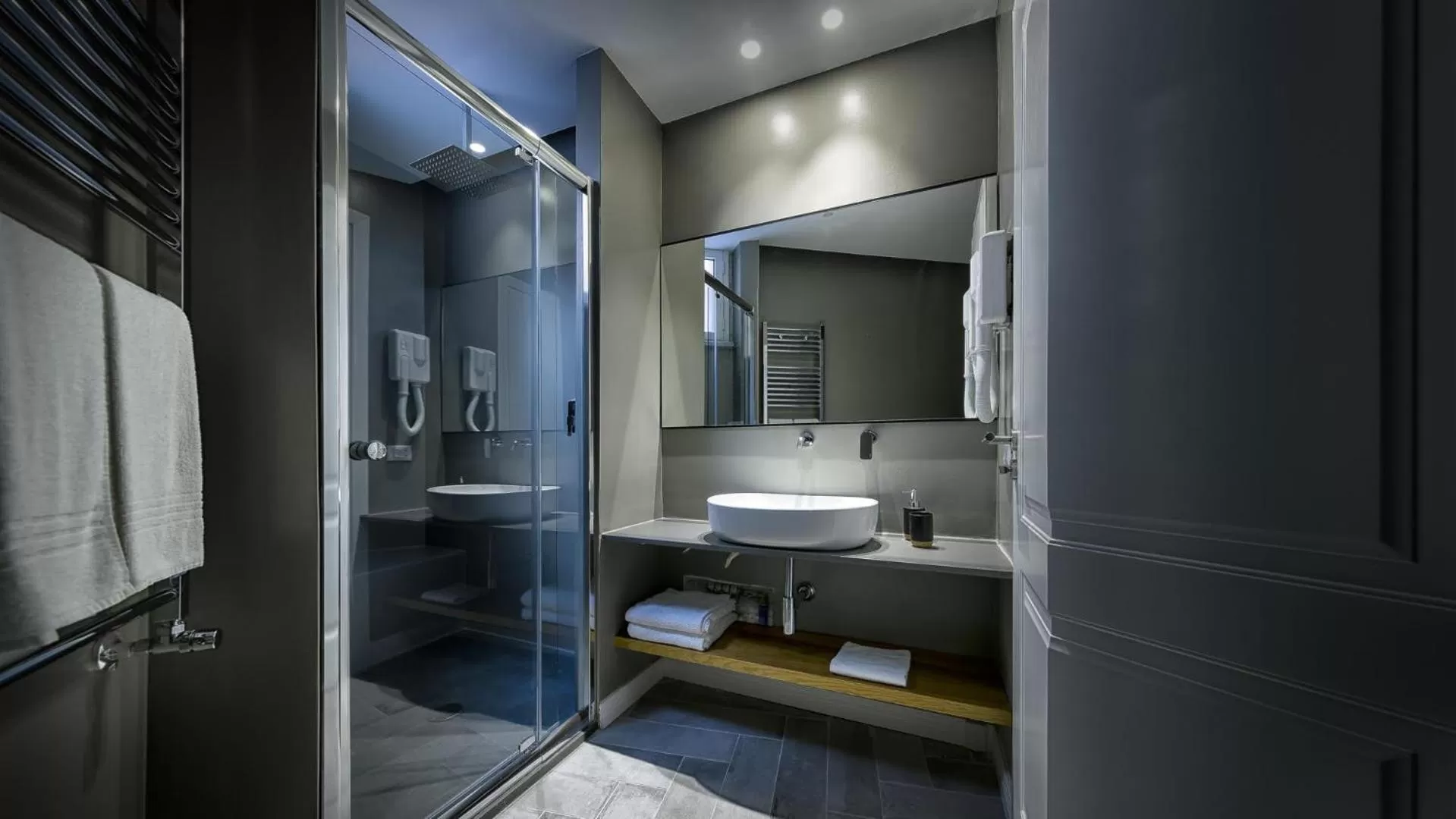 Shower in Suite del Ponte Normanno