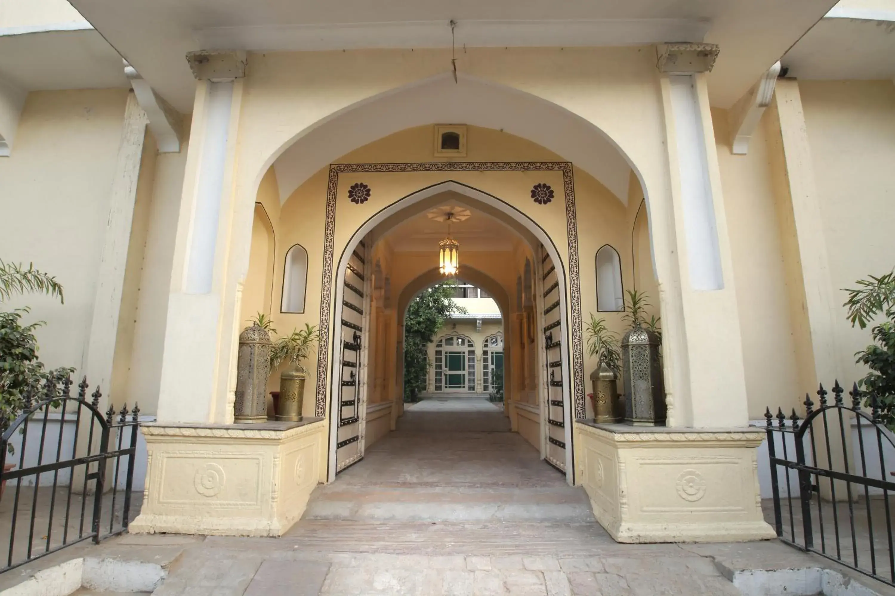 Facade/entrance in Khatu Haveli