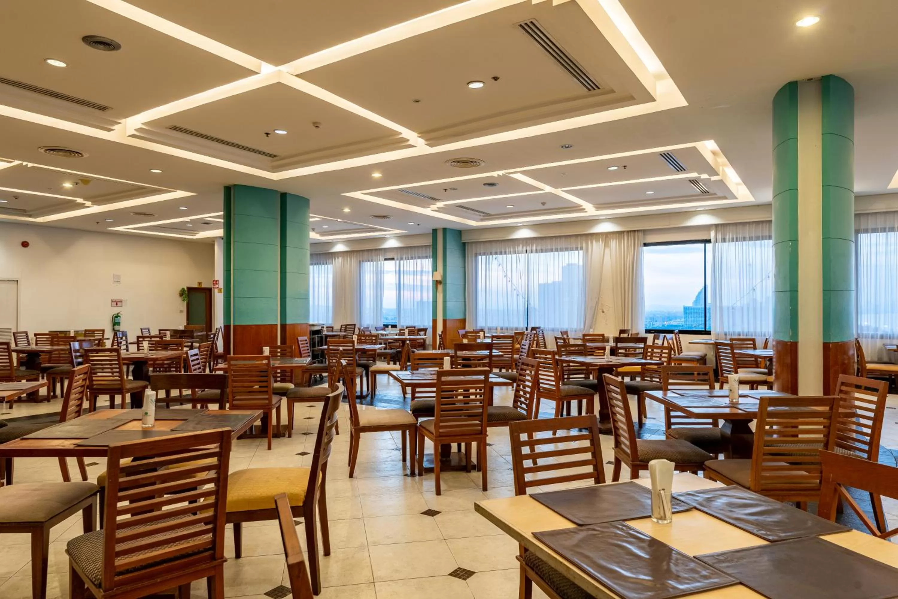 Jomtien Palm Beach Hotel and Resort