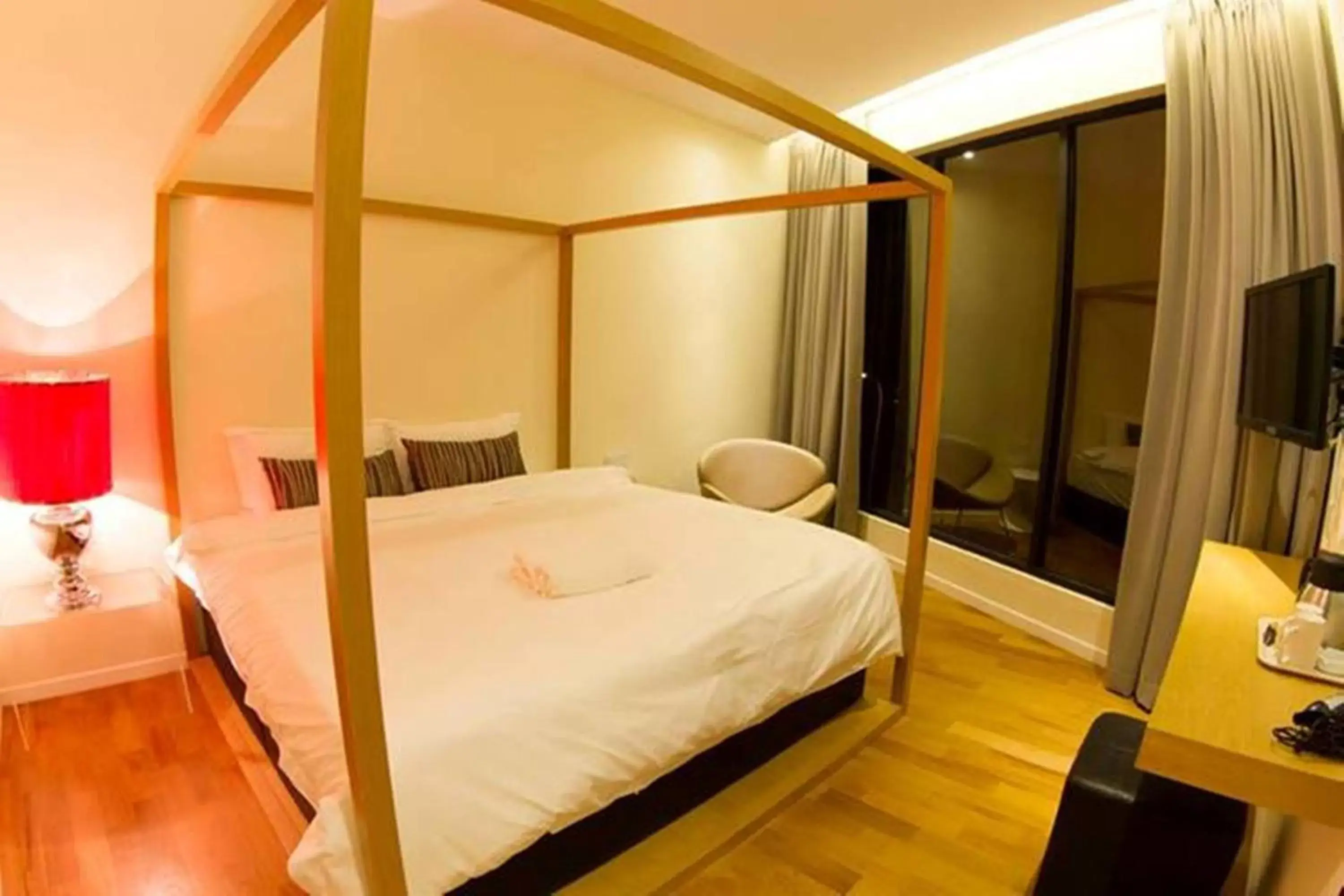 Photo of the whole room, Bed in Mood Hotel