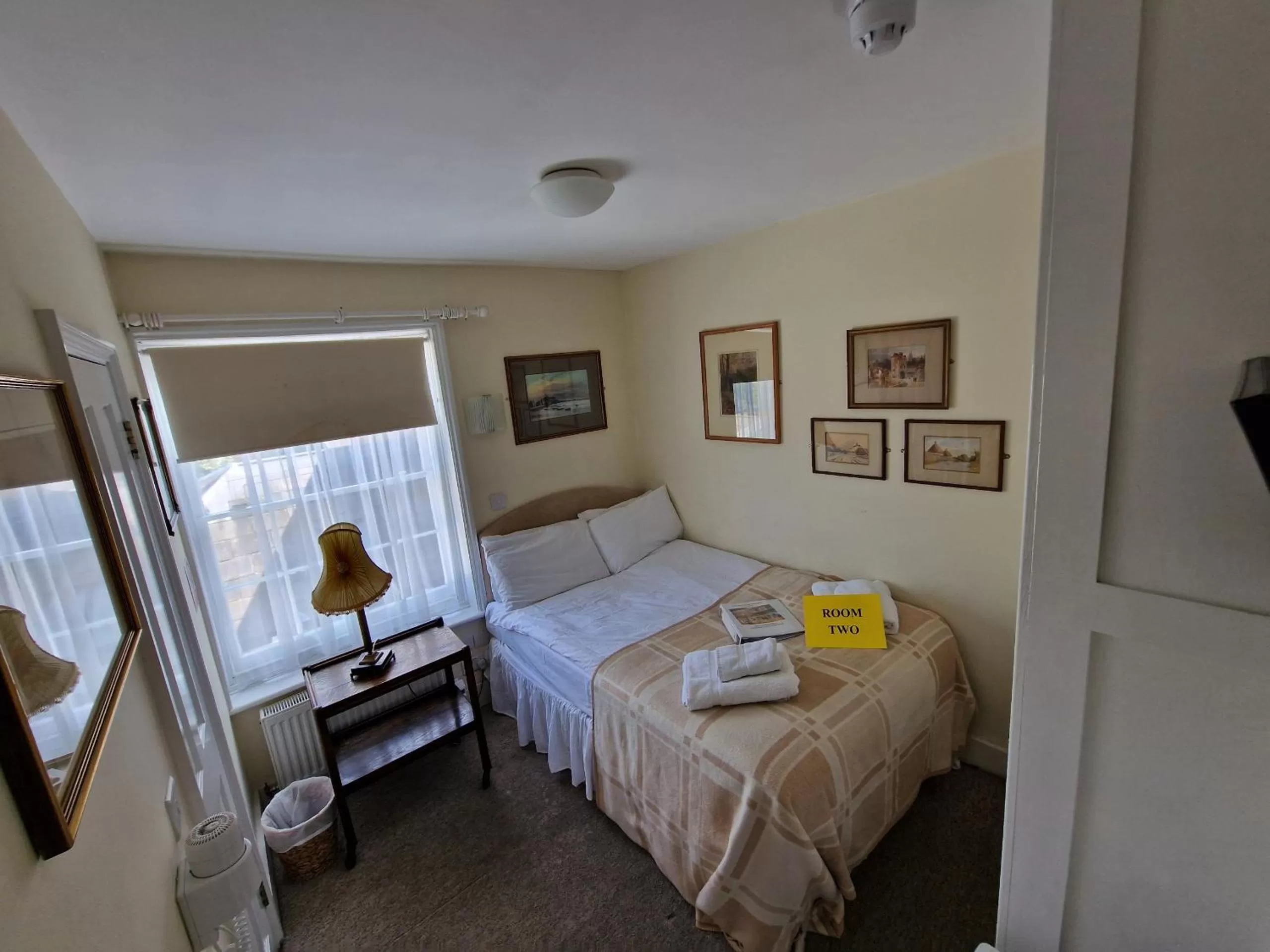 Budget Single Room in The Black Horse Inn