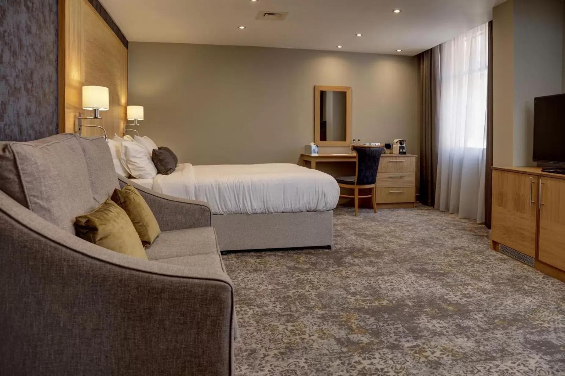 Photo of the whole room, Bed in Best Western Plus Nottingham City Centre Photo of the whole room, Bed in Best Western Plus Nottingham City Centre