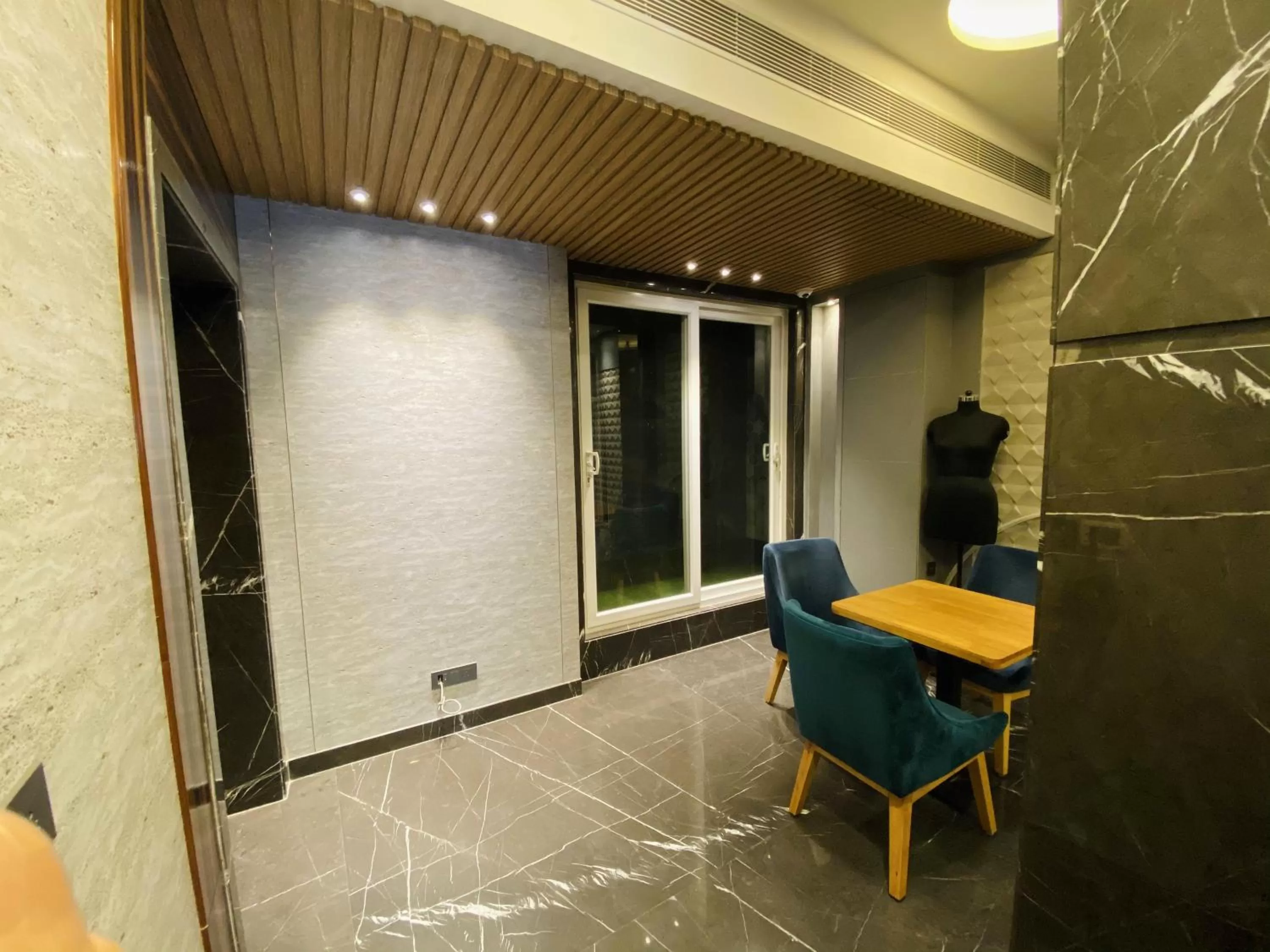 Business facilities in THE SINGH EMPIRE,New Delhi City Centre