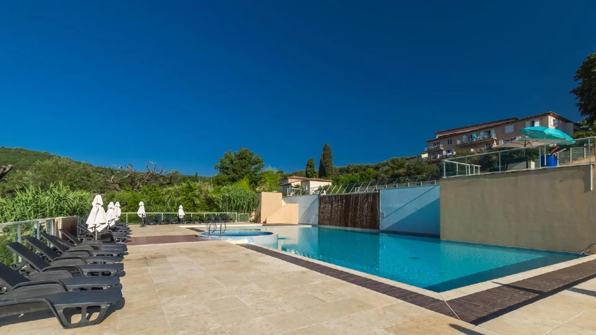 Swimming Pool in Vacancéole  Le Domaine de Camiole