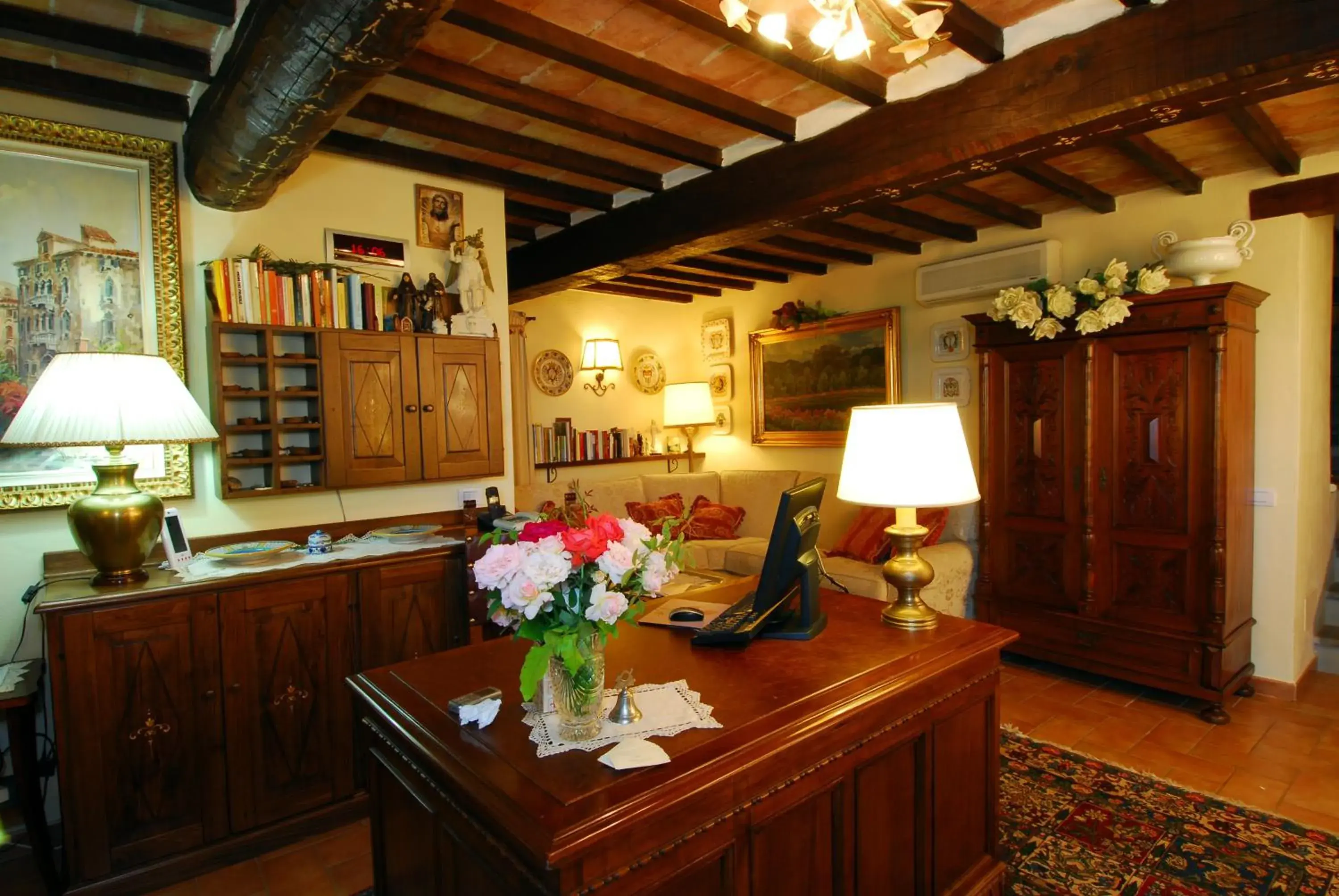 Lobby or reception in Torre Sangiovanni Albergo e Ristorante