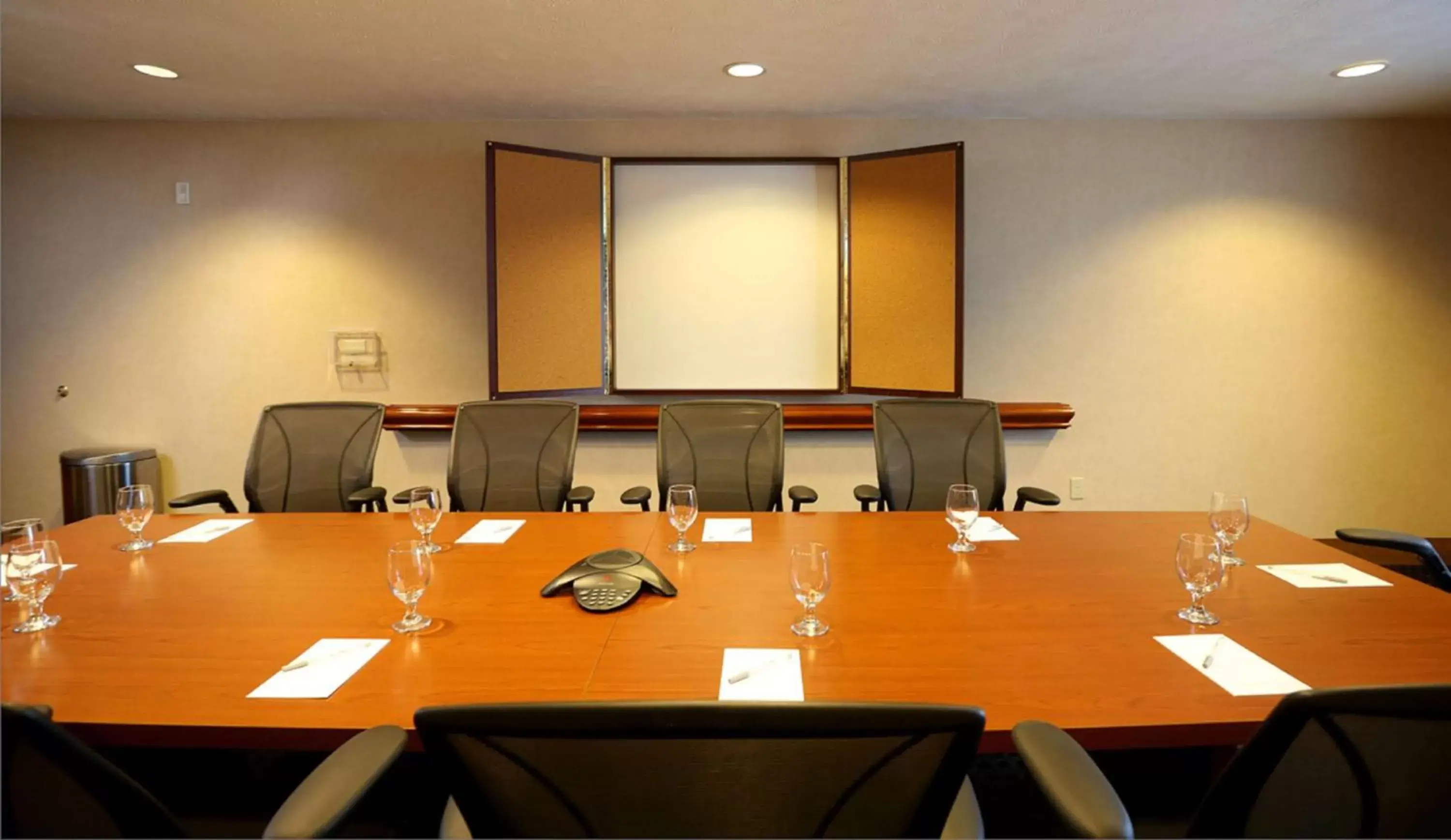 Meeting/conference room in Hampton Inn Waterloo