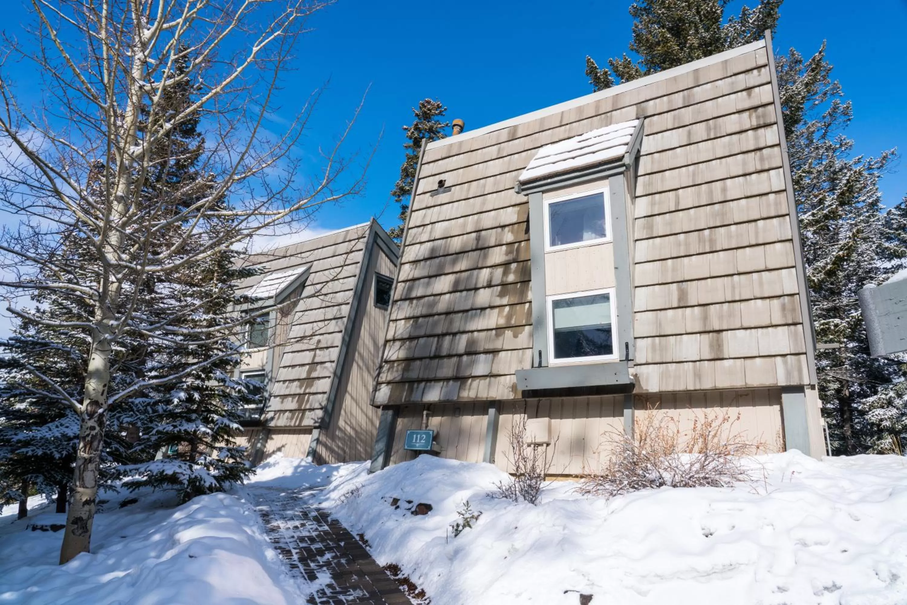 Property building in Tunnel Mountain Resort