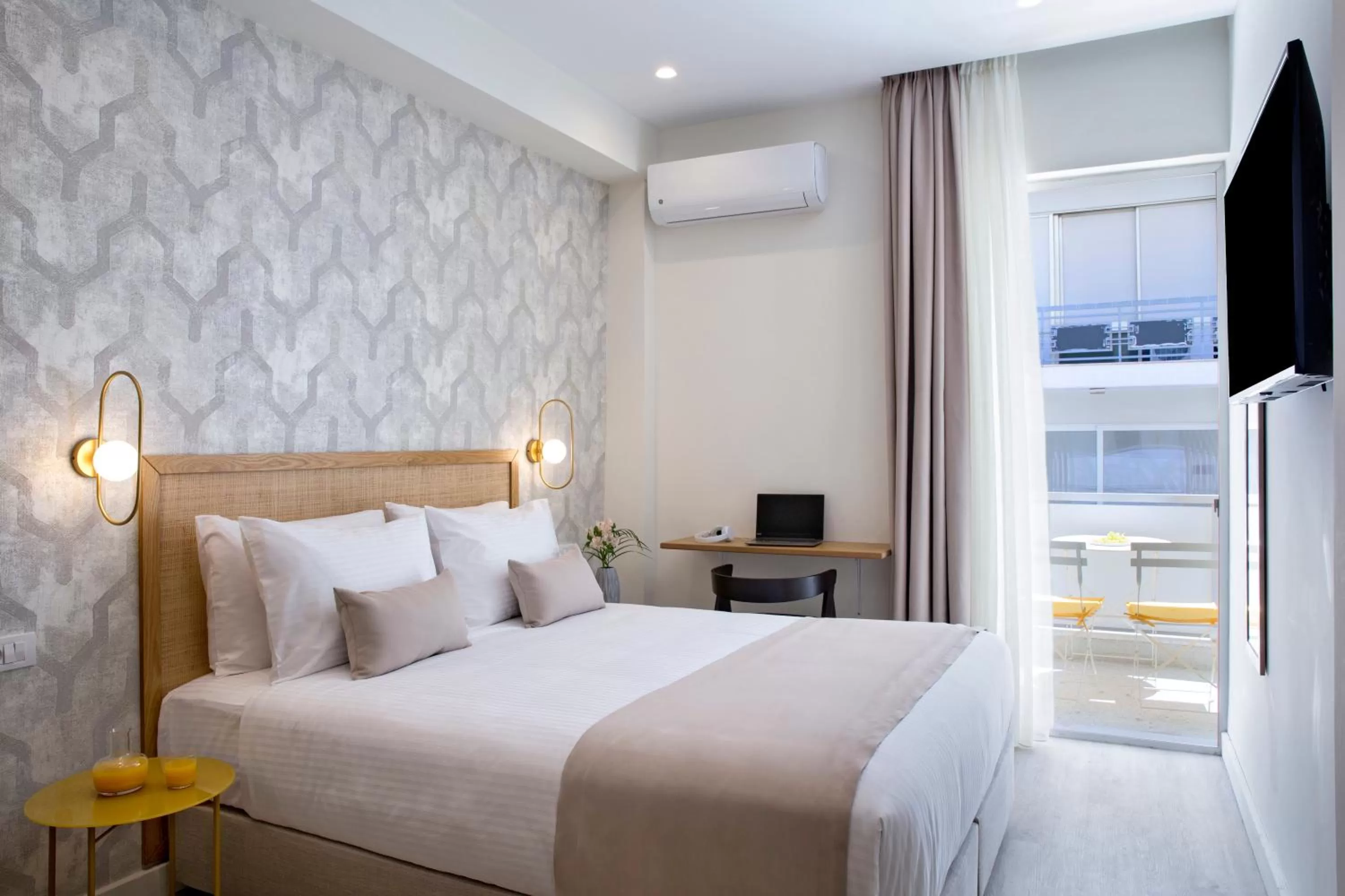 Balcony/Terrace, Bed in Hypnos Inn Athens