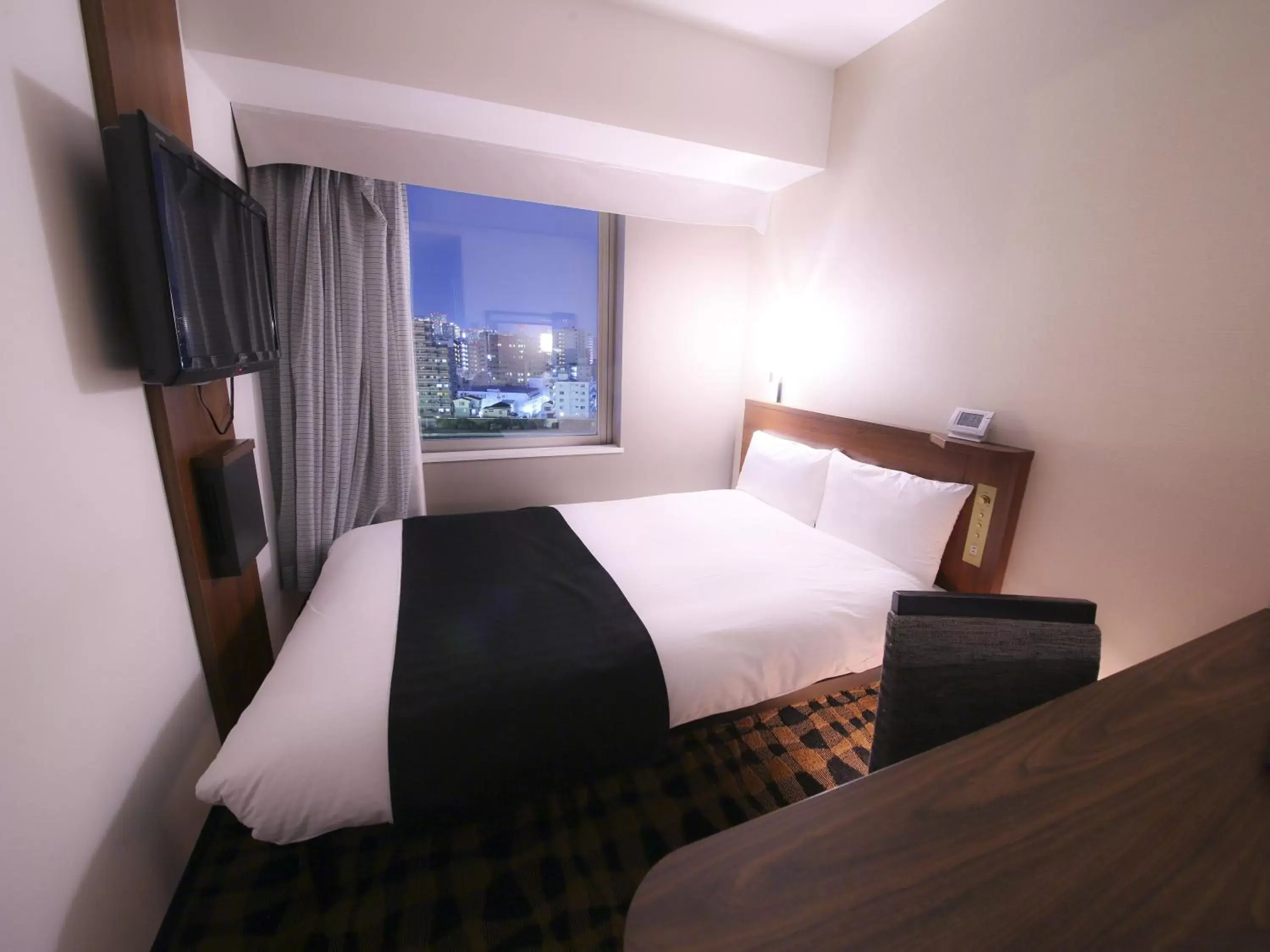 Photo of the whole room, Bed in APA Hotel Nihombashi Hamacho-eki Minami