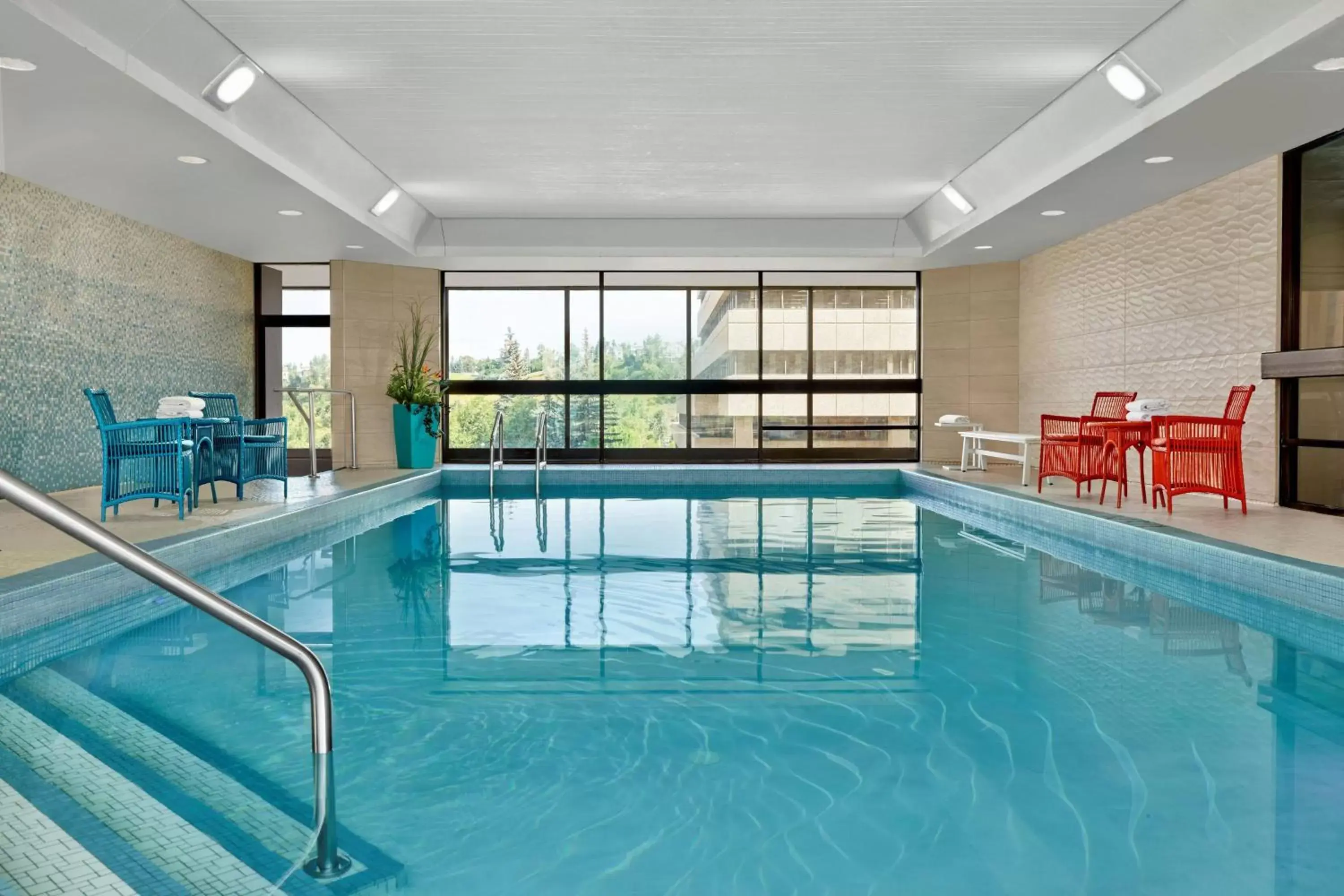 Swimming Pool in Delta Hotels Calgary Downtown