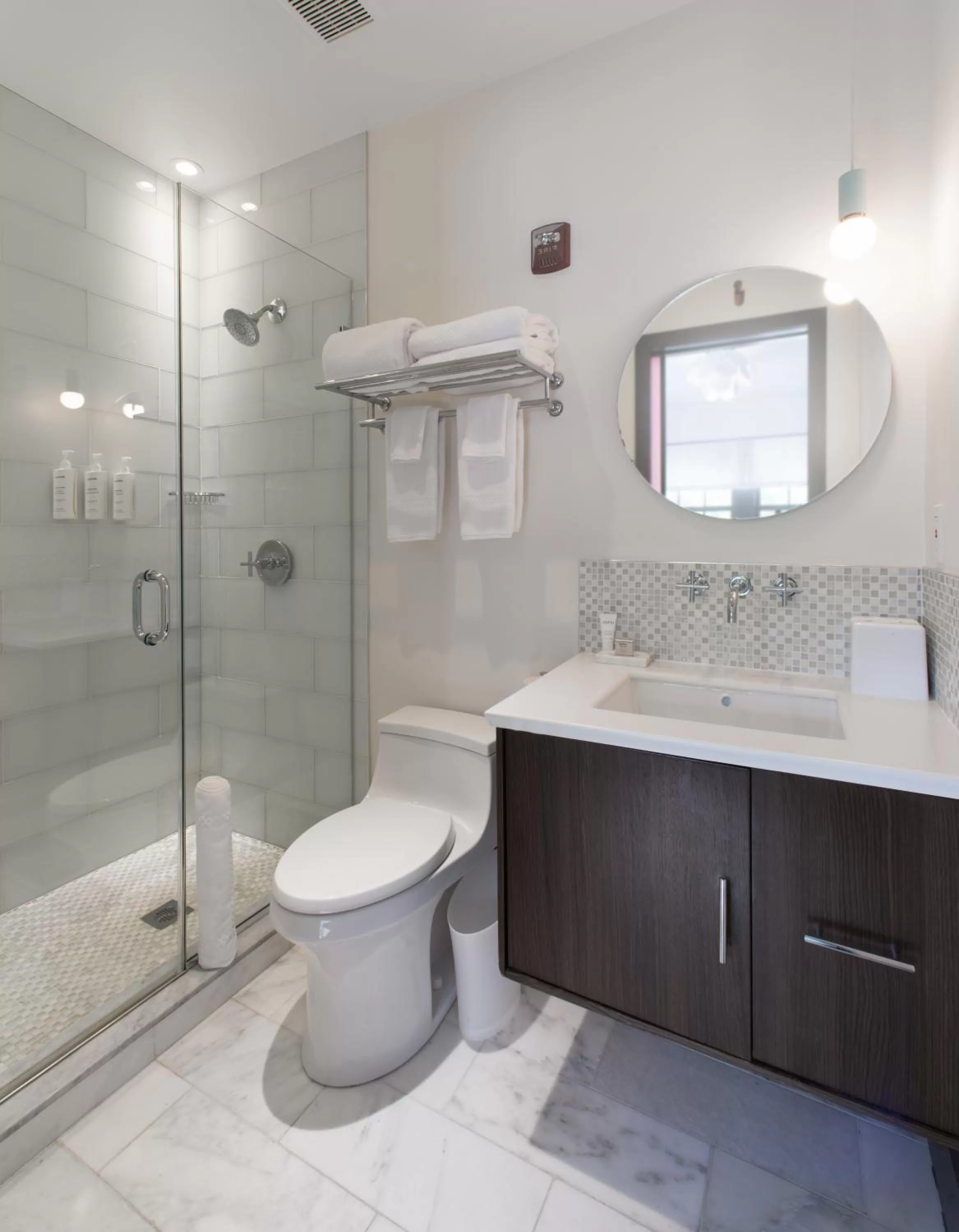 Shower in The Poppy Georgetown Guesthouse and Gardens