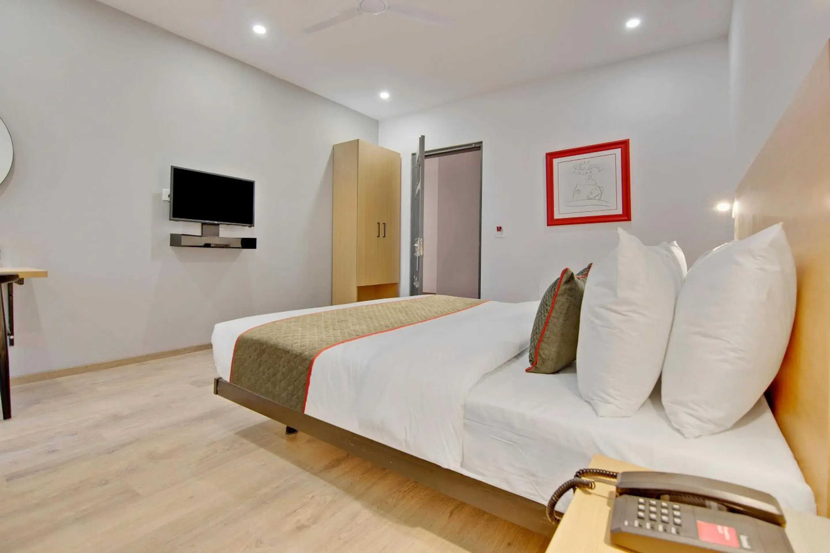 Bedroom, Bed in Townhouse 204 Sector 49 Near Logix city centre