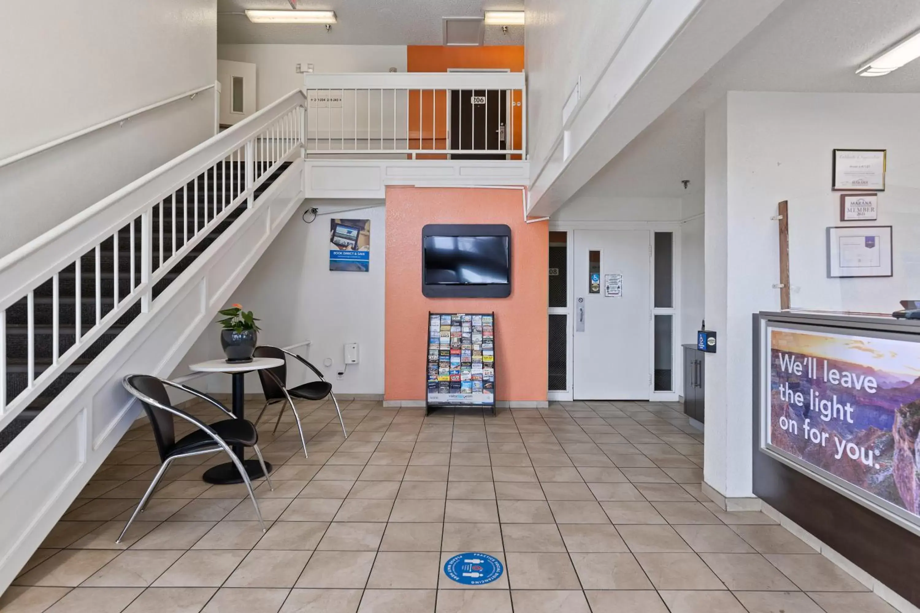 Lobby or reception, TV/Entertainment Center in Studio 6 Tucson, AZ - North