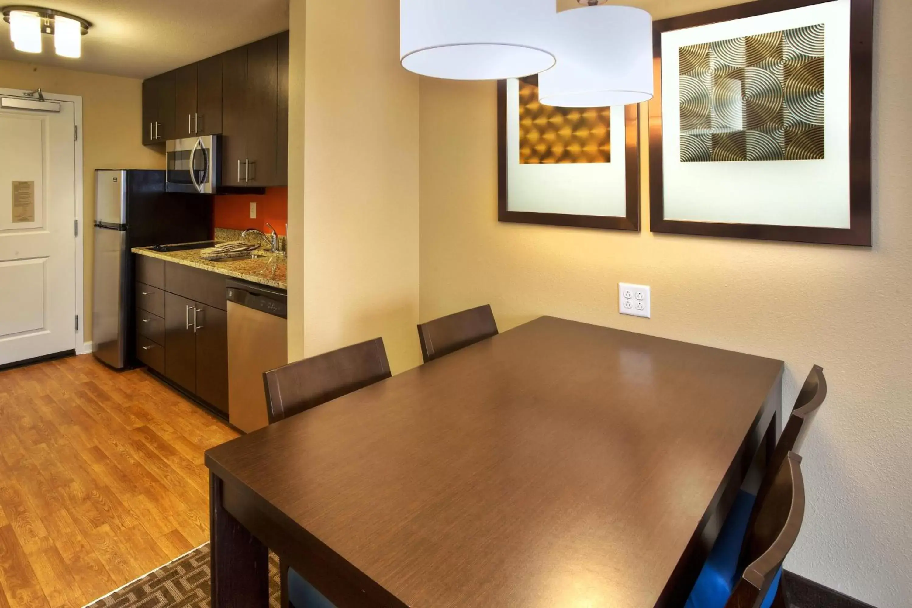 Kitchen or kitchenette, Dining Area in TownePlace Suites by Marriott Franklin Cool Springs