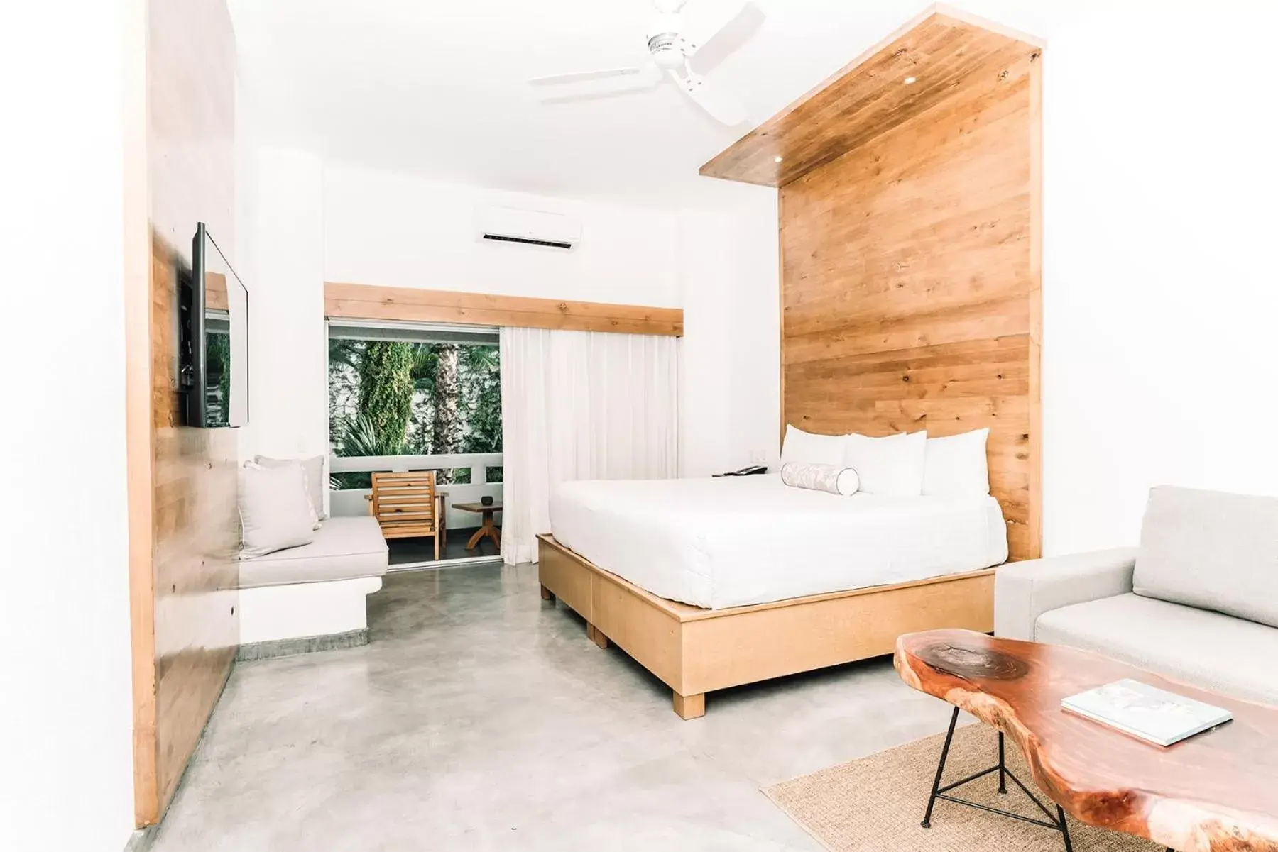 Standard Queen Room in Bahia Hotel & Beach House Standard Queen Room in Bahia Hotel & Beach House