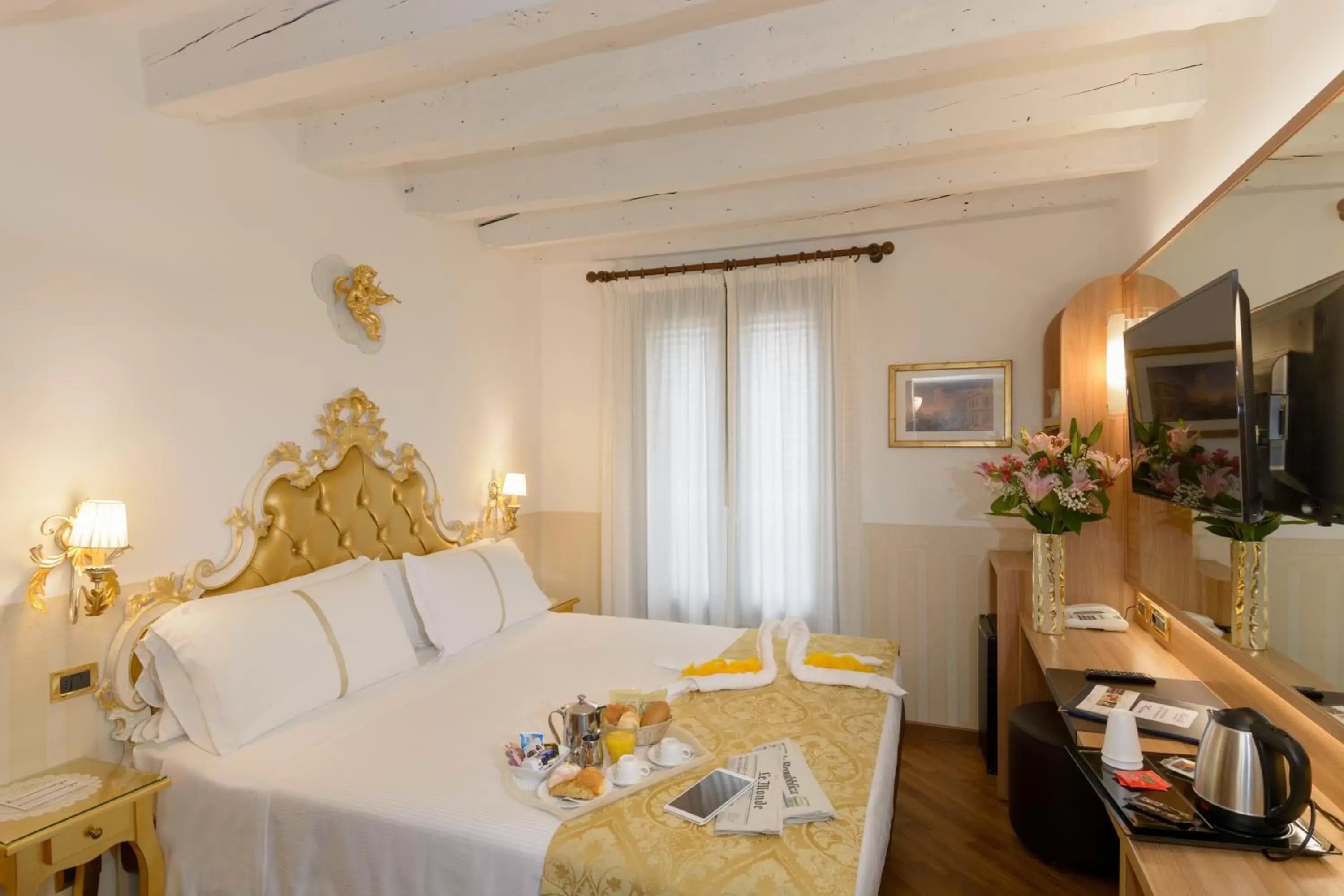 Day, Bed in UNAHOTELS Ala Venezia-Adults 16