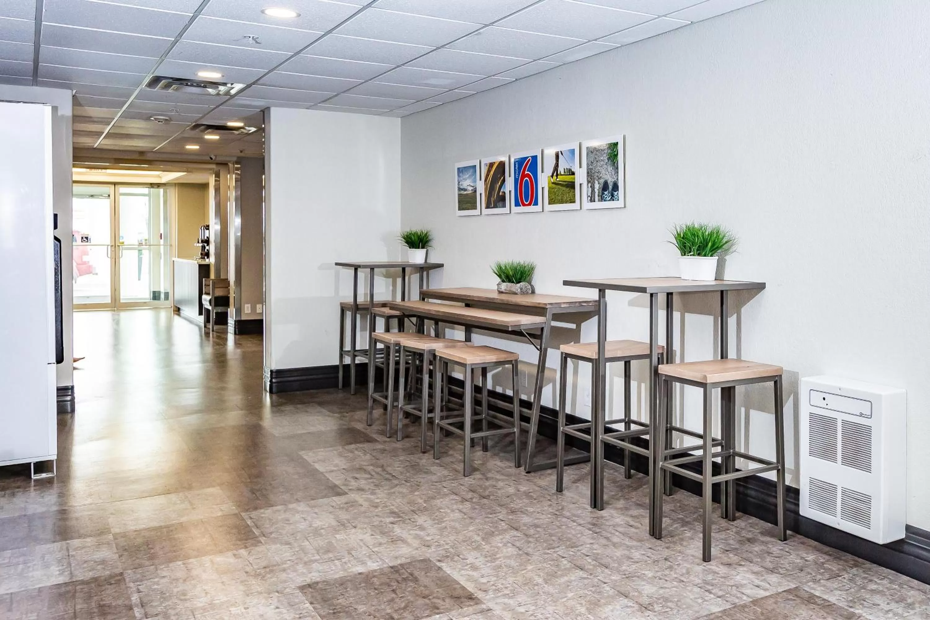 Communal lounge/ TV room in Motel 6-Saskatoon, SK