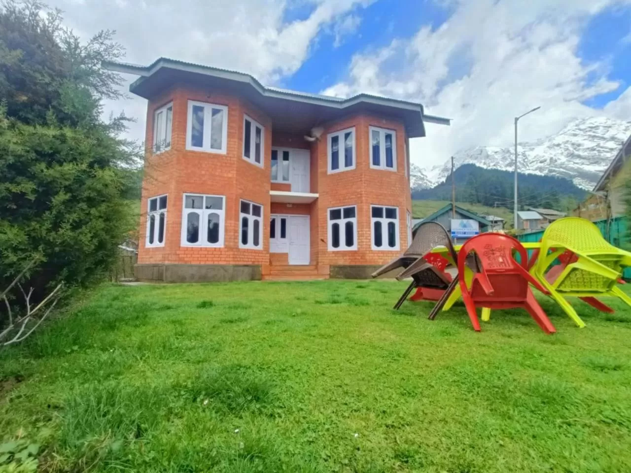 Property Building in Kolahoi Heights Guest House