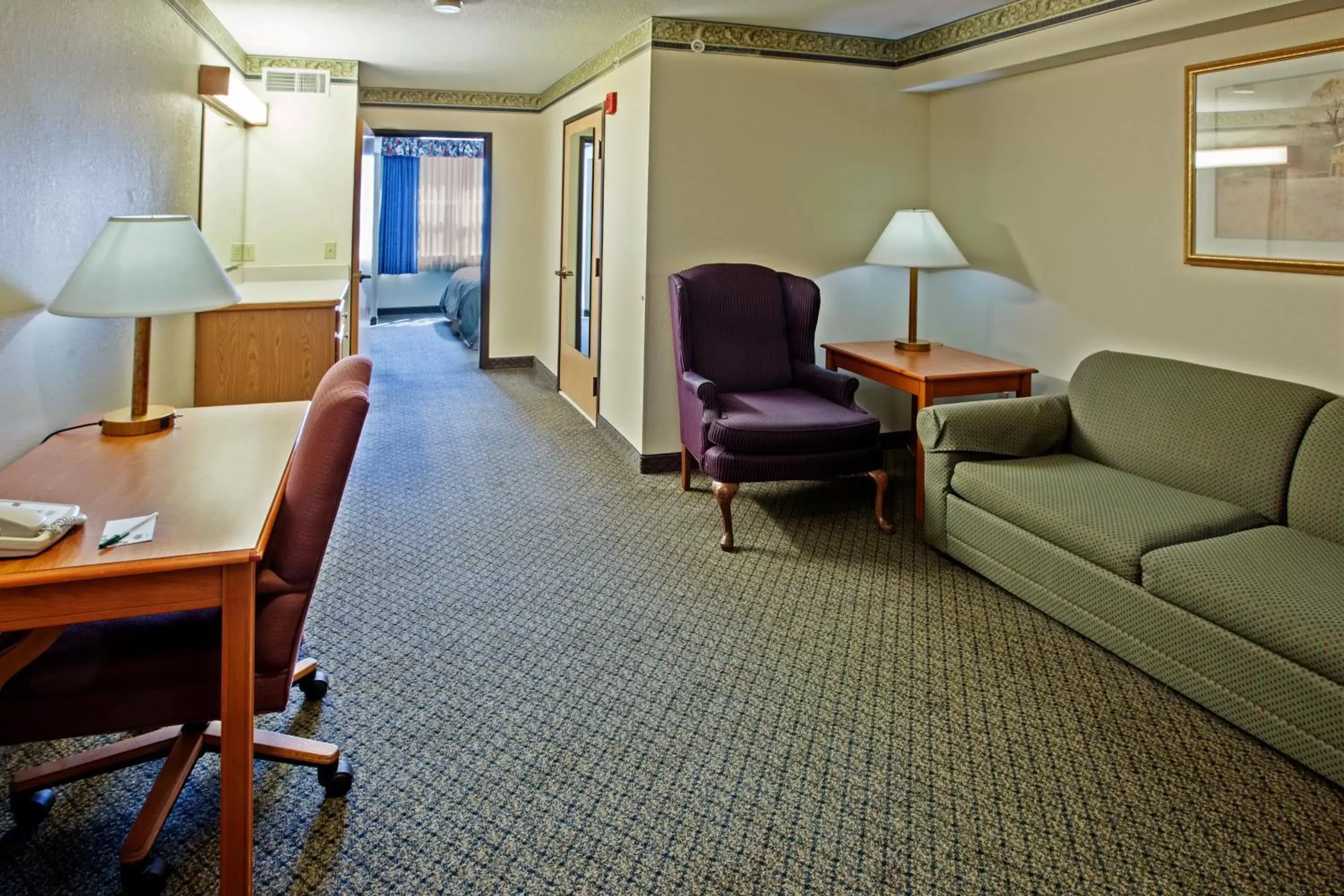 Seating Area in Country Inn & Suites by Radisson, Lansing, MI