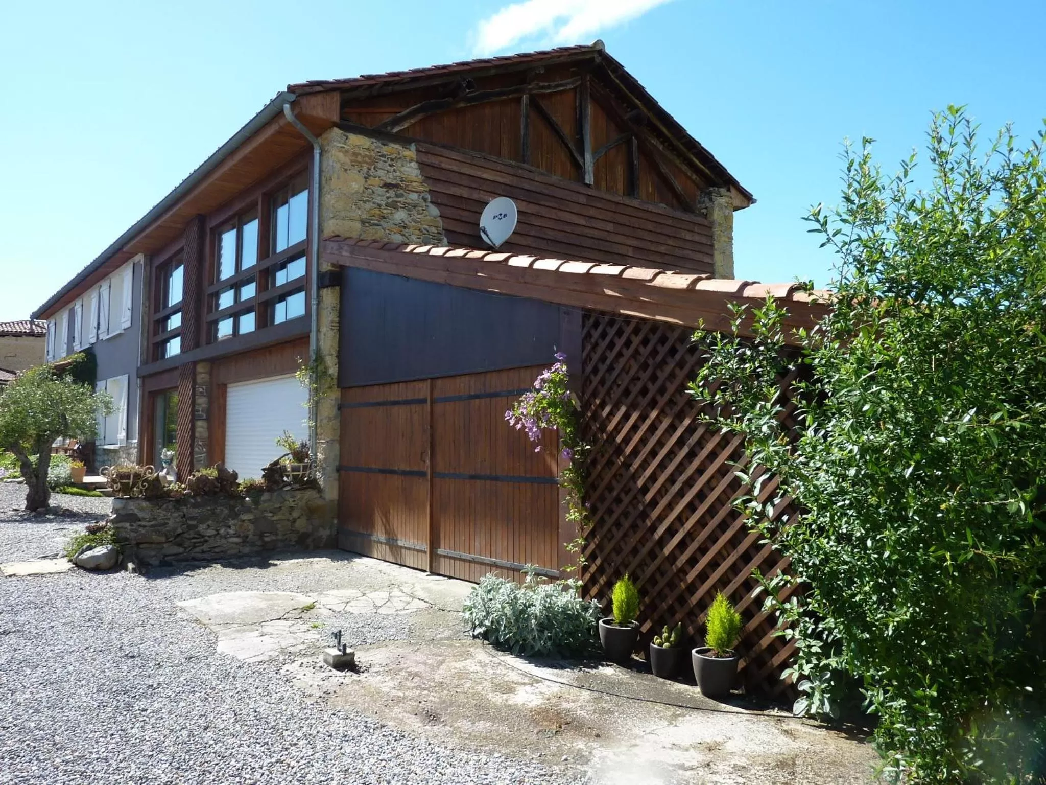 Facade/entrance, Garden in Loft Atypique