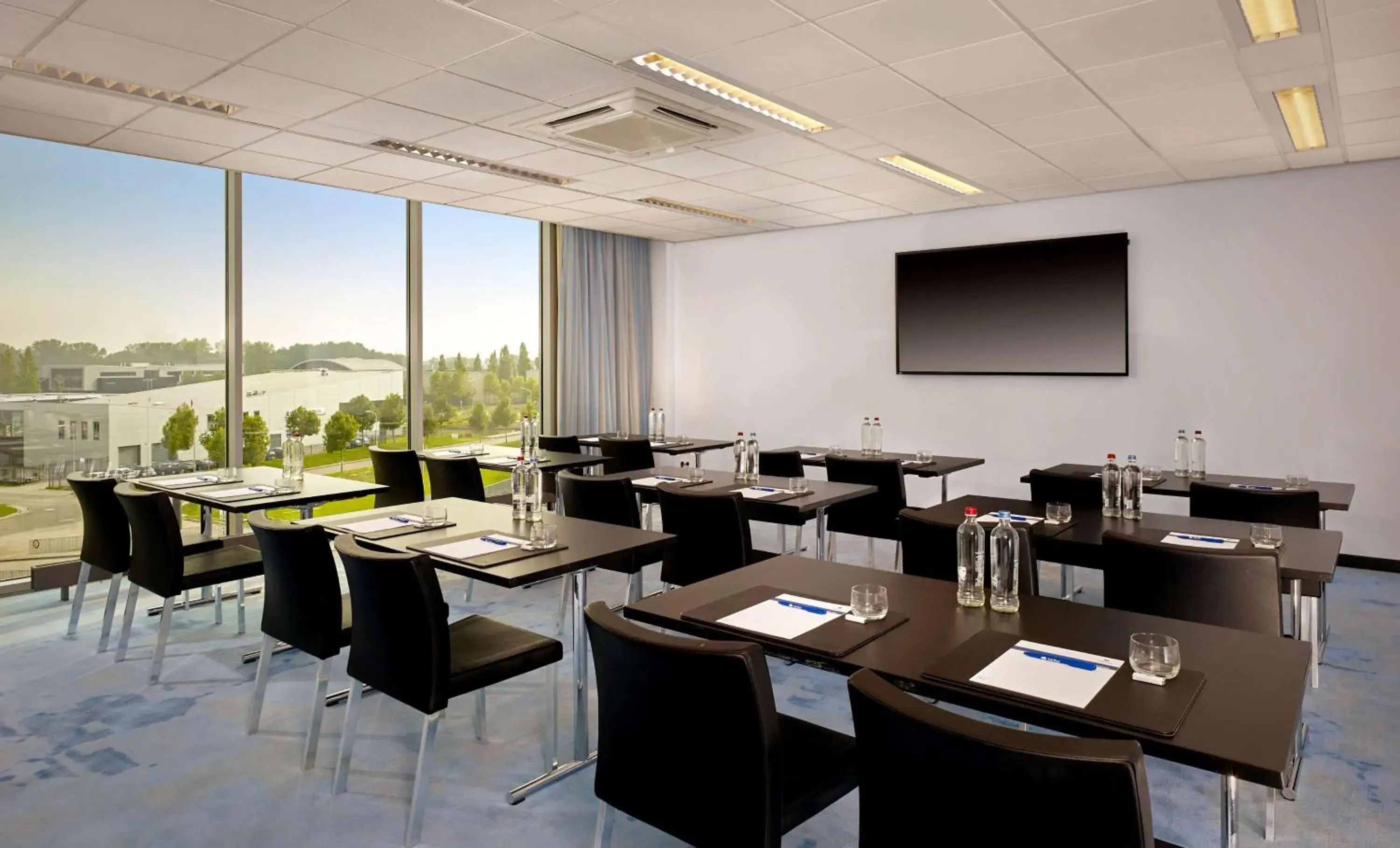Meeting/conference room, Restaurant/Places to Eat in Park Plaza Amsterdam Airport