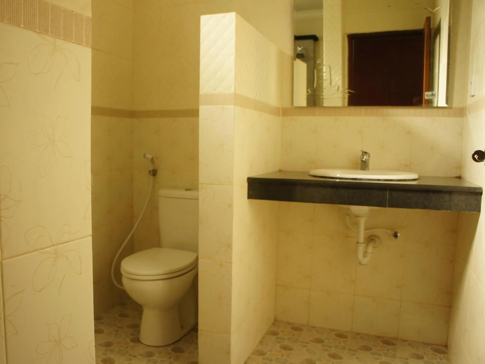 Shower in Waringin Homestay