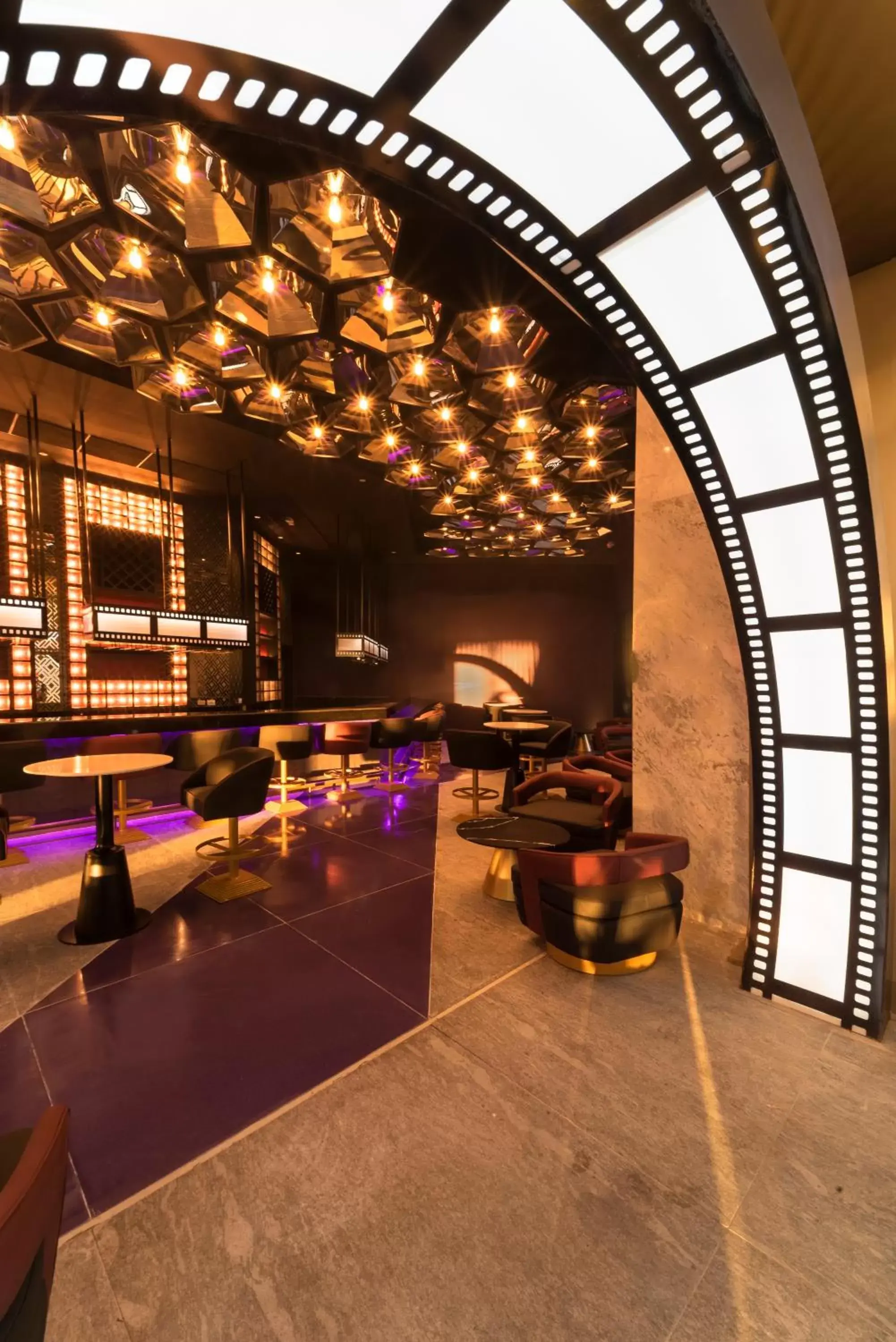 Lounge or bar in Planet Hollywood Cancun, An Autograph Collection All-Inclusive Resort
