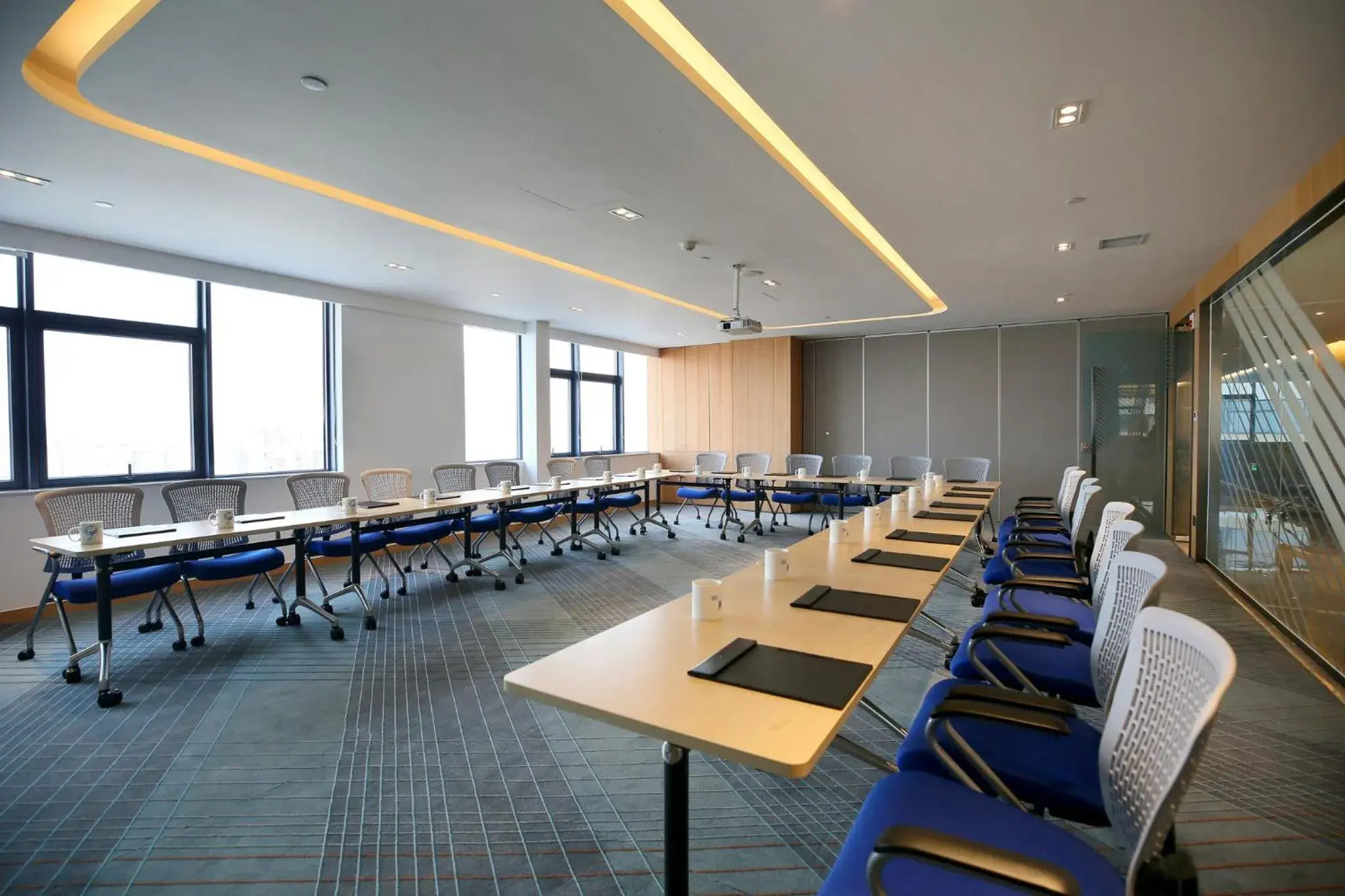 Meeting/conference room in Holiday Inn Express Chengdu North Railway Station, an IHG Hotel