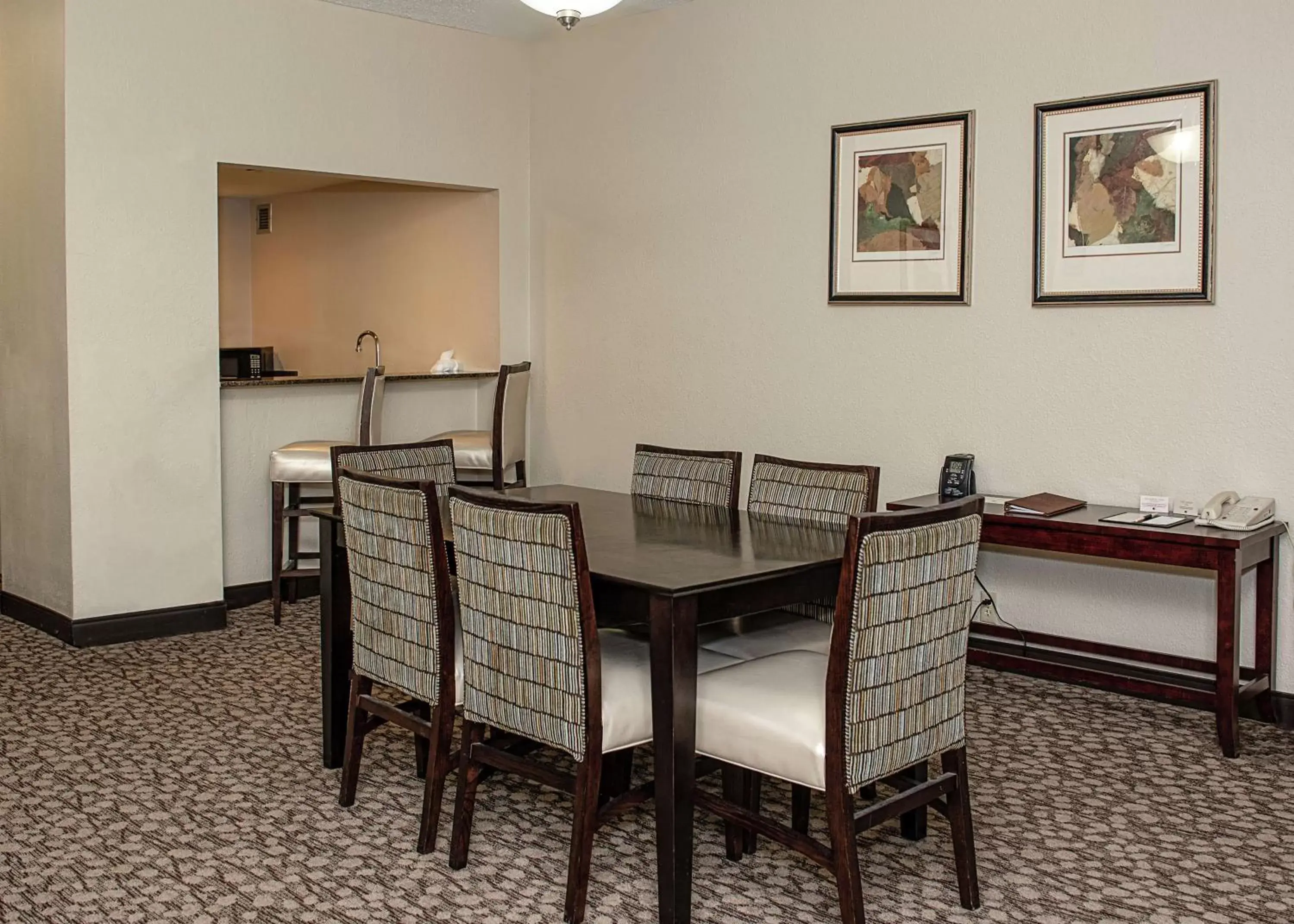 Living room in DoubleTree by Hilton Lafayette Living room in DoubleTree by Hilton Lafayette