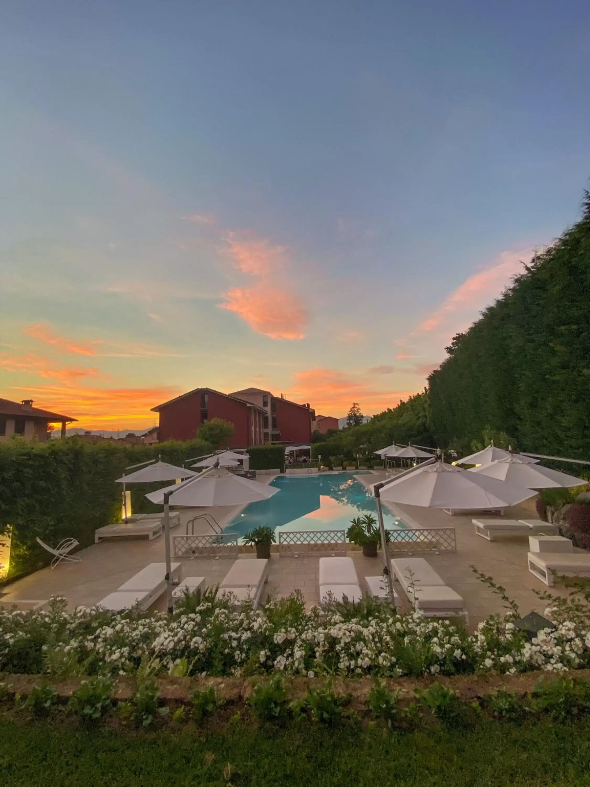 Swimming pool, Pool View in Red's Redaelli Hotel