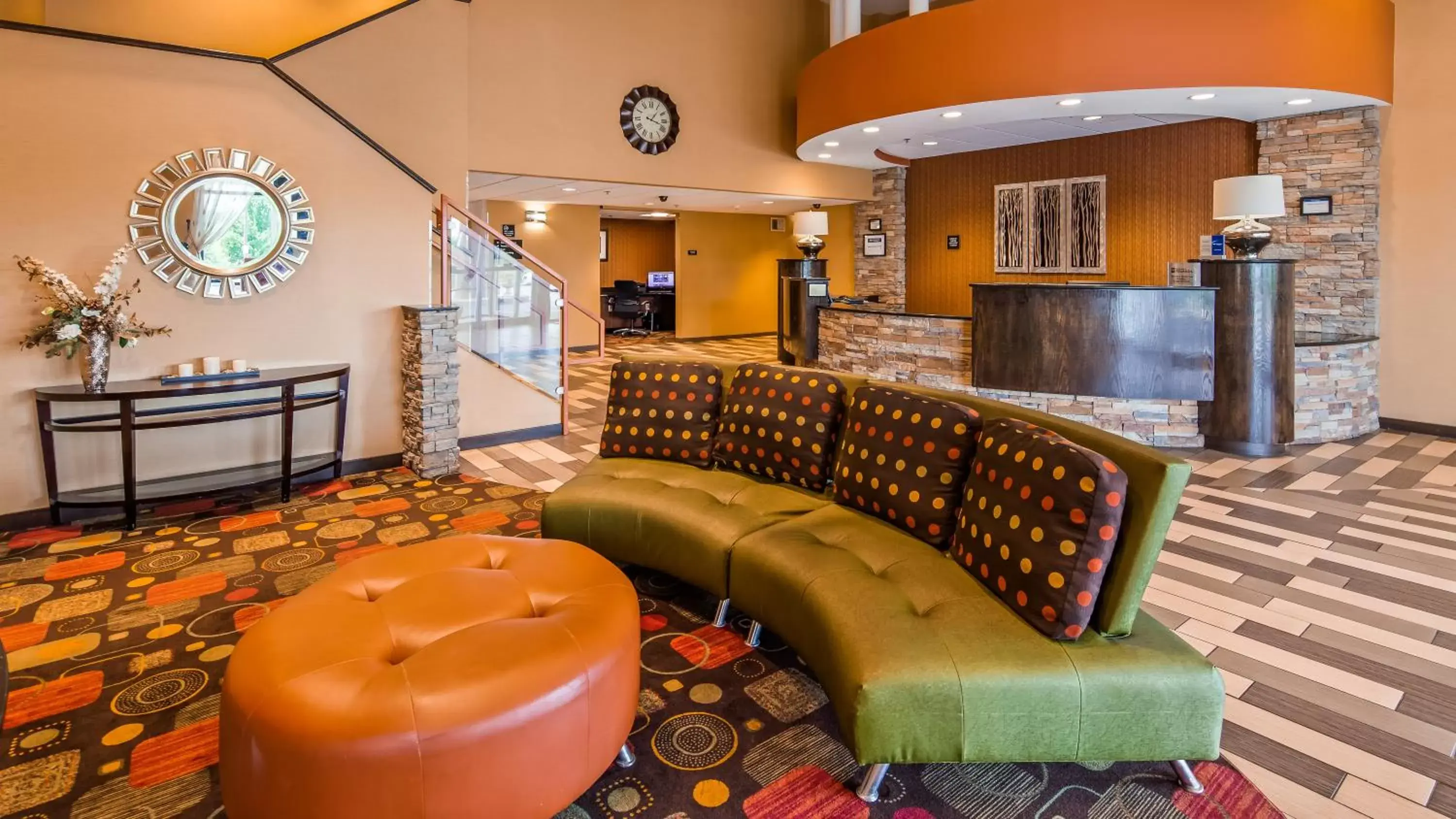 Communal lounge/ TV room, Lobby/Reception in Best Western Luxbury Inn Fort Wayne