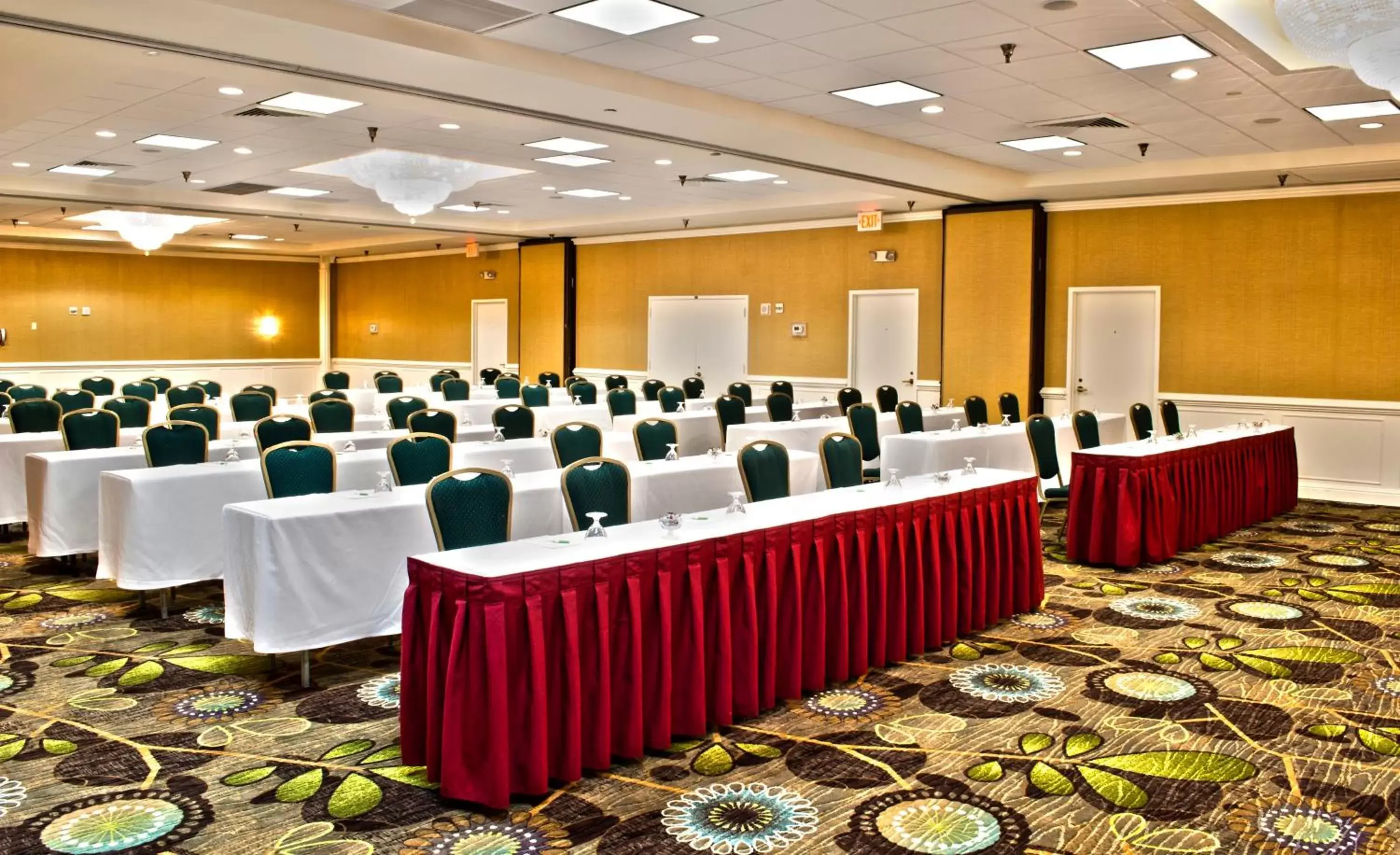 Meeting/conference room in Holiday Inn Arlington at Ballston, an IHG Hotel