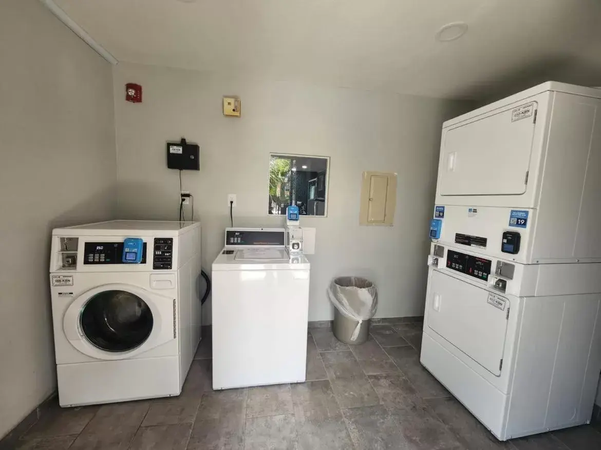 washing machine, Kitchen/Kitchenette in Motel 6-Venice, FL