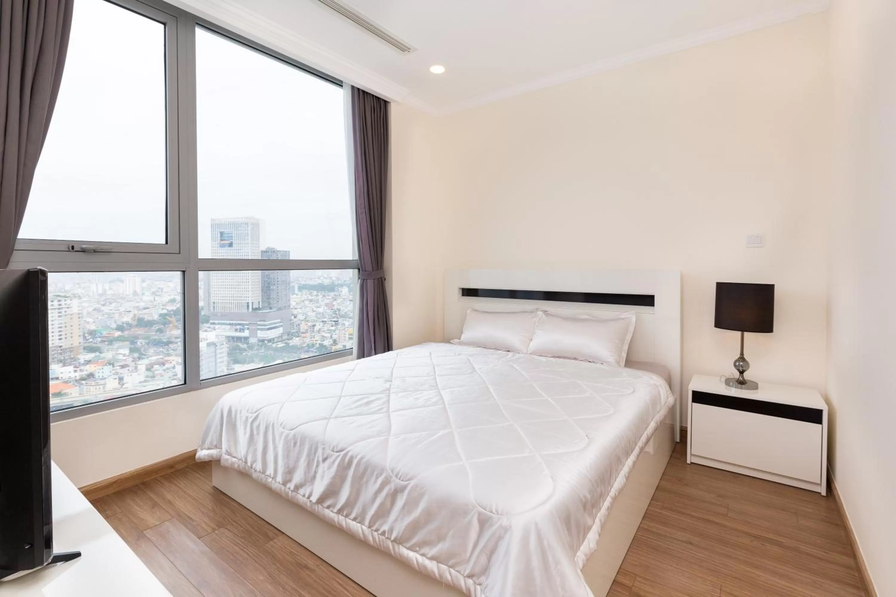 Bed in Vinhomes Central Park-Nice Homes