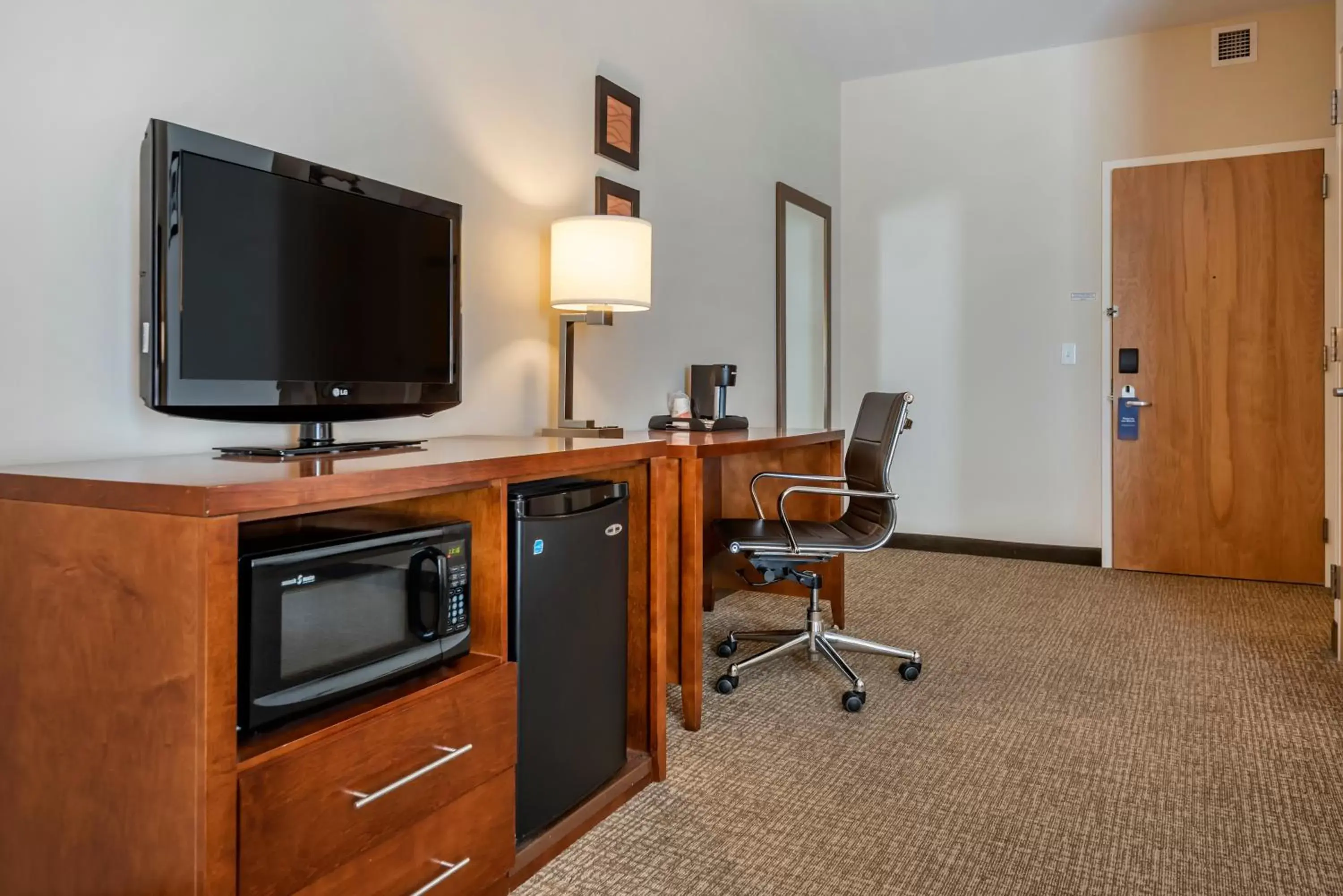 TV/Entertainment Center in Comfort Inn Apalachin - Binghamton W Route 17