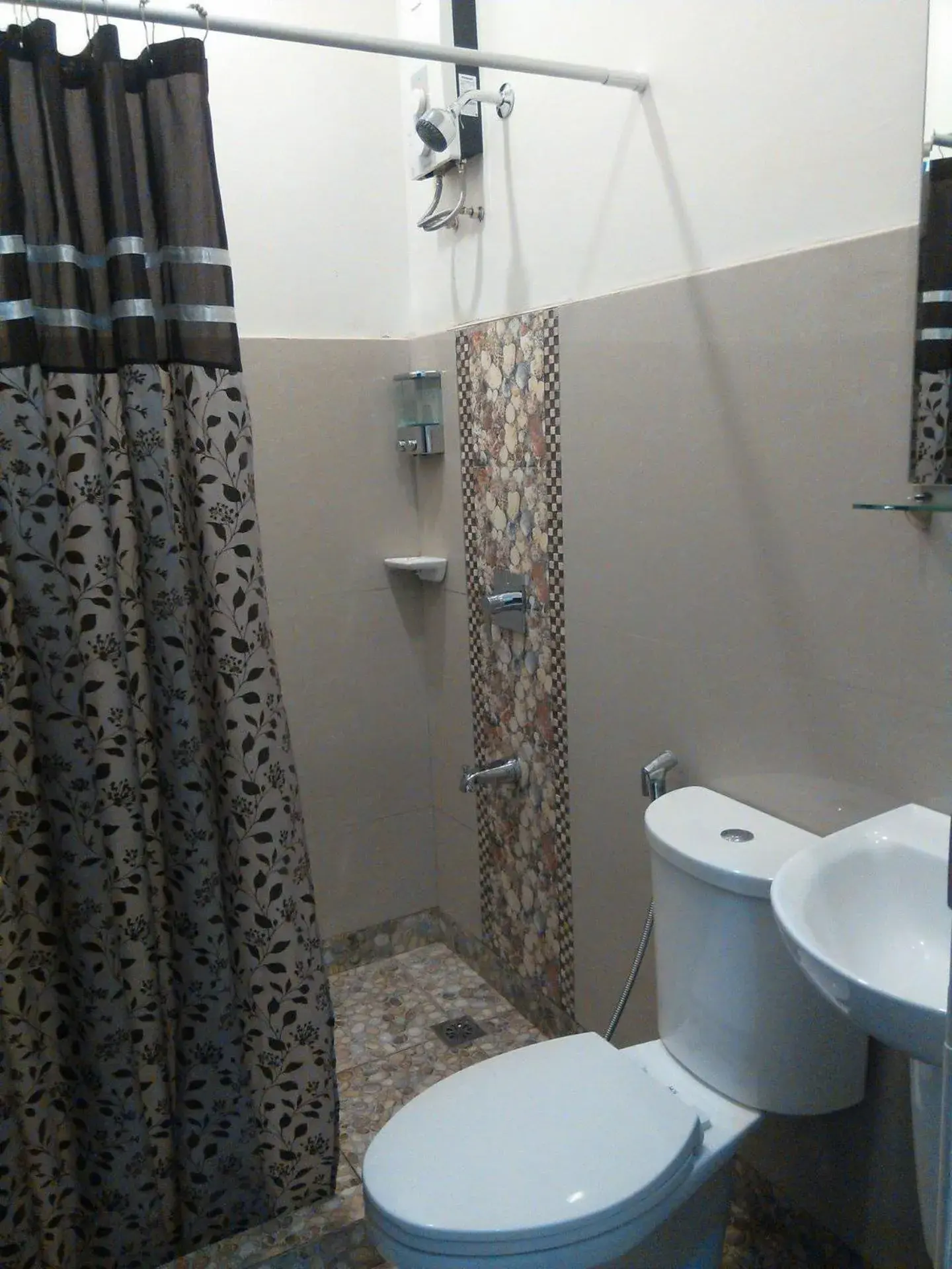 Shower, Bathroom in Villa de Sierra Vista Bay and Mountain View Inn