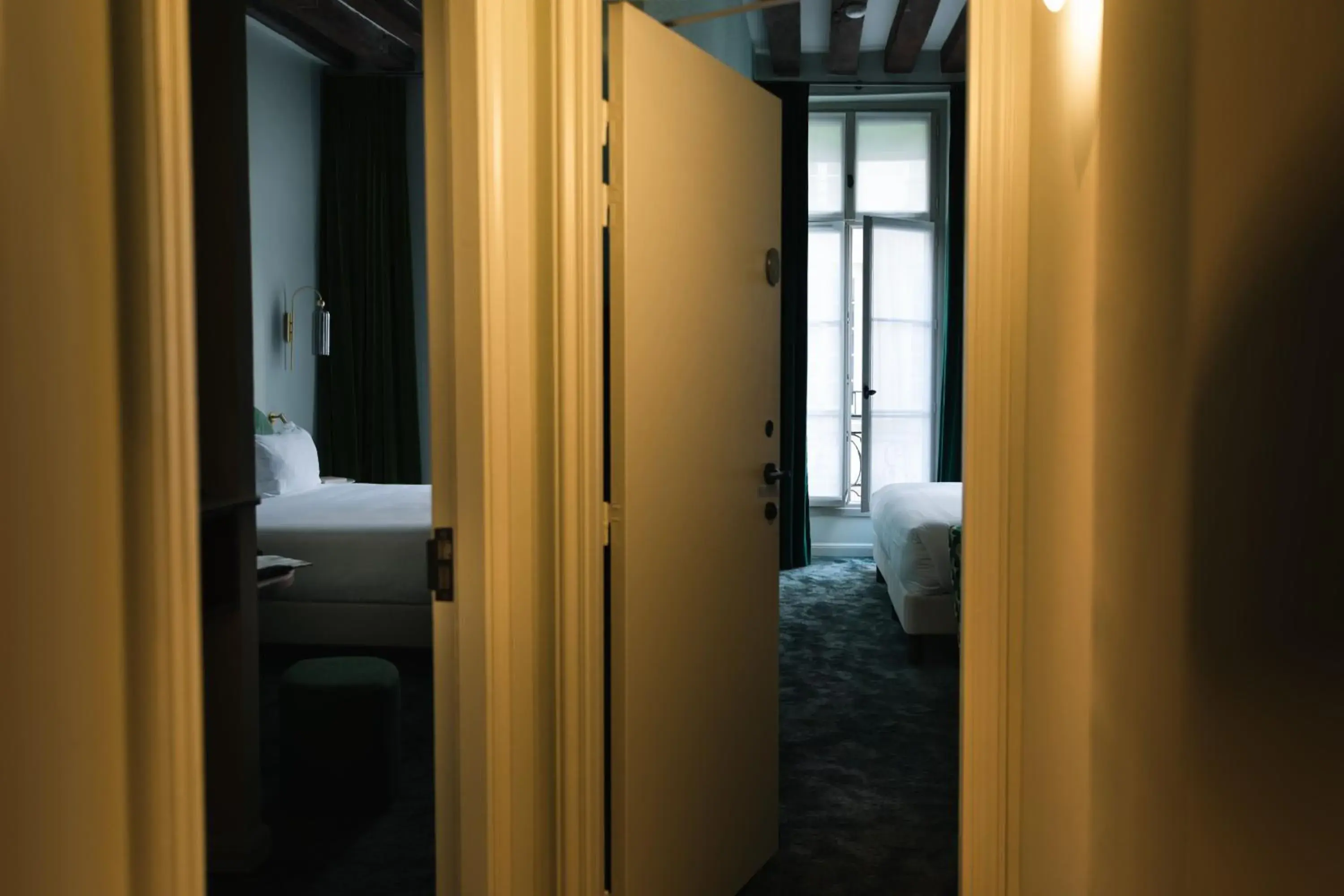 Bed, Bathroom in Hotel De Lutece - Notre-Dame